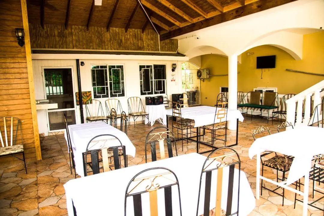 Restaurant/places to eat in Dela de-Rose Guest House Negril Jamaica