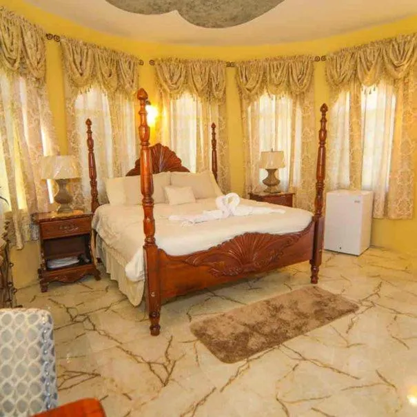 Swimming pool, Bed in Dela de-Rose Guest House Negril Jamaica