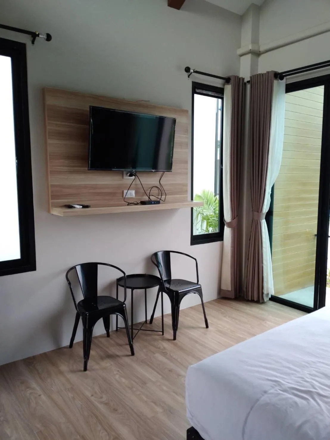 TV and multimedia, Bed in Pailin Place