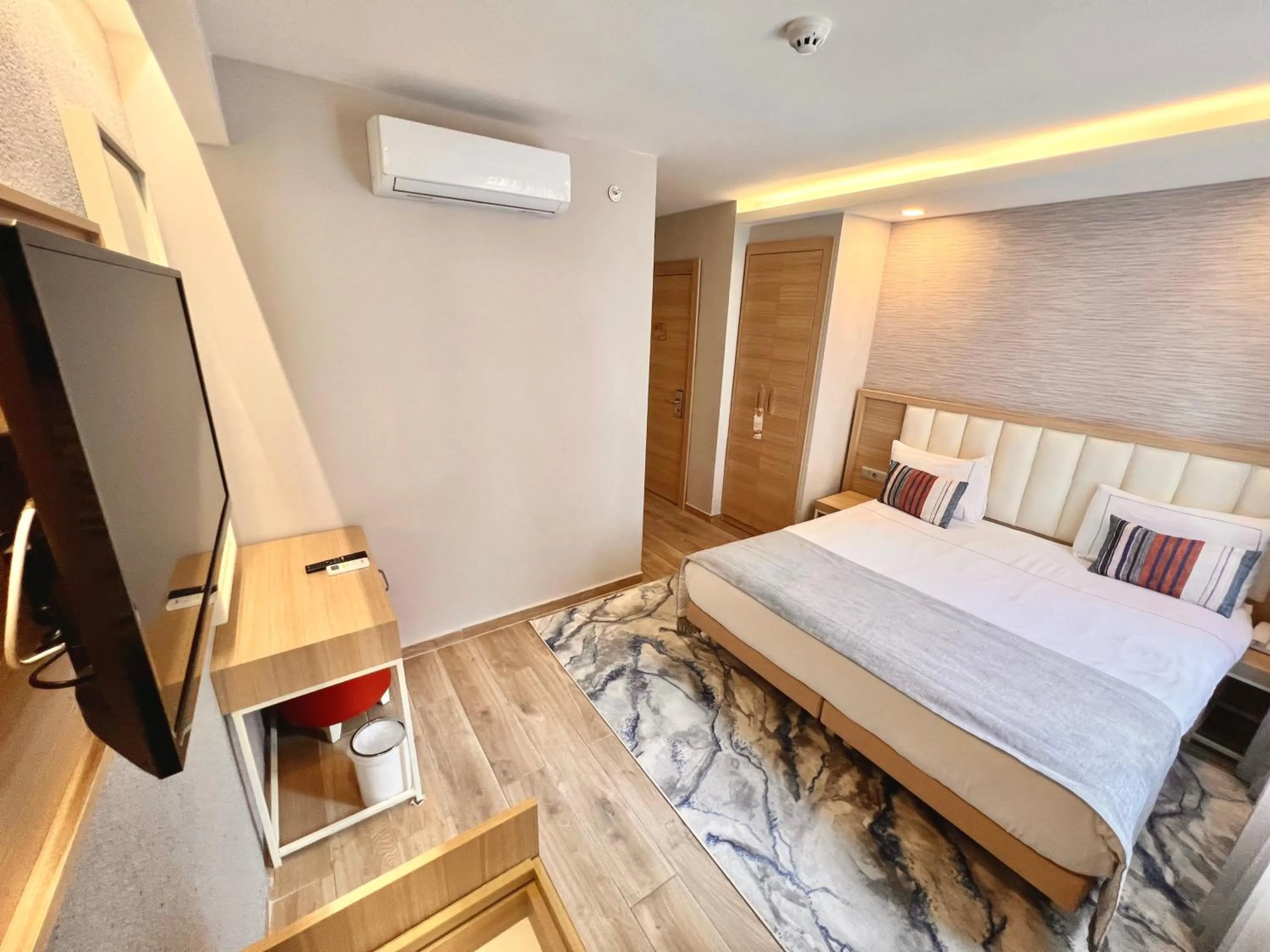 Photo of the whole room, Bed in Old Town Point Hotel & Spa Antalya