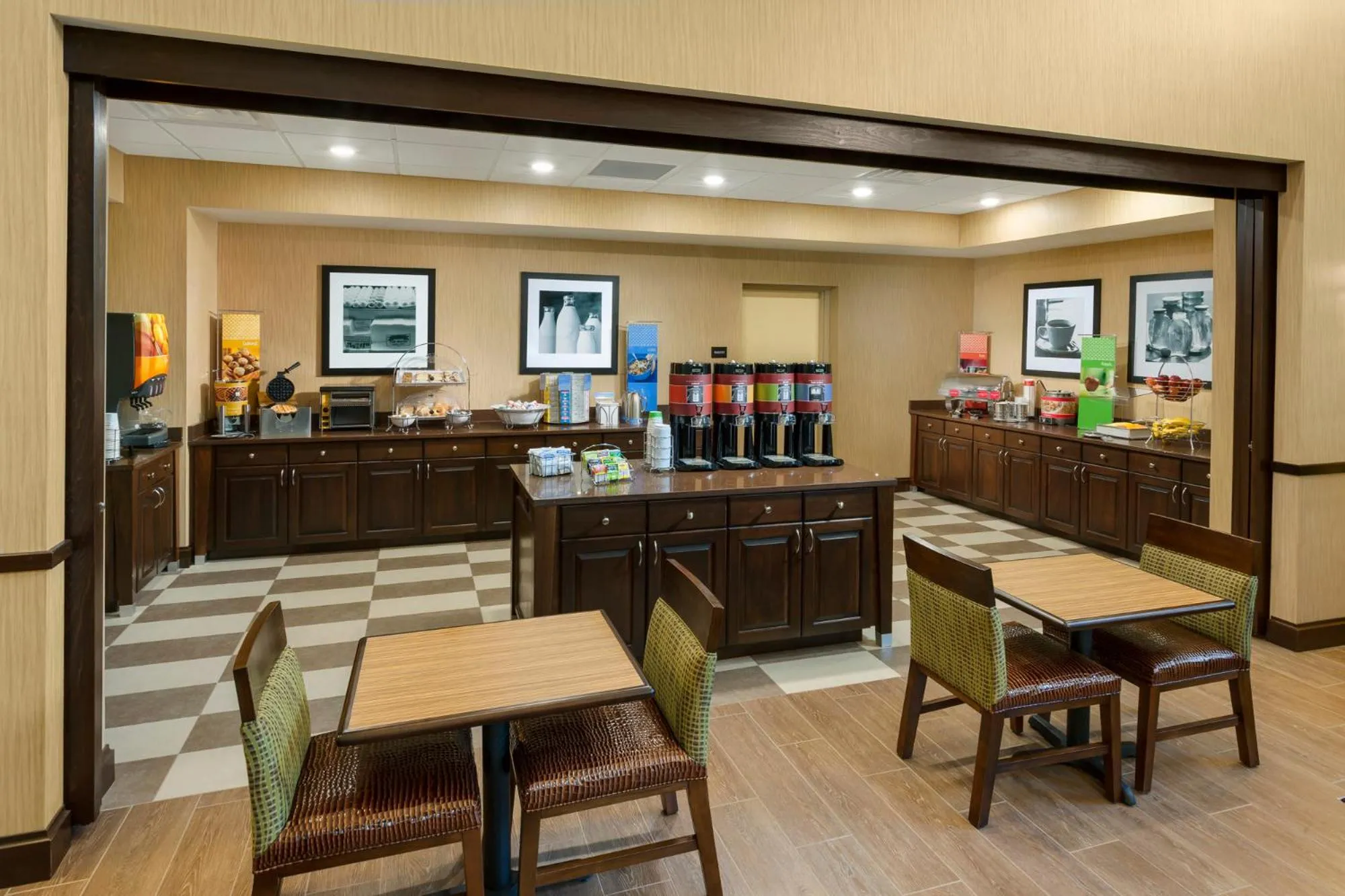 Breakfast in Hampton Inn & Suites Williamsport - Faxon Exit