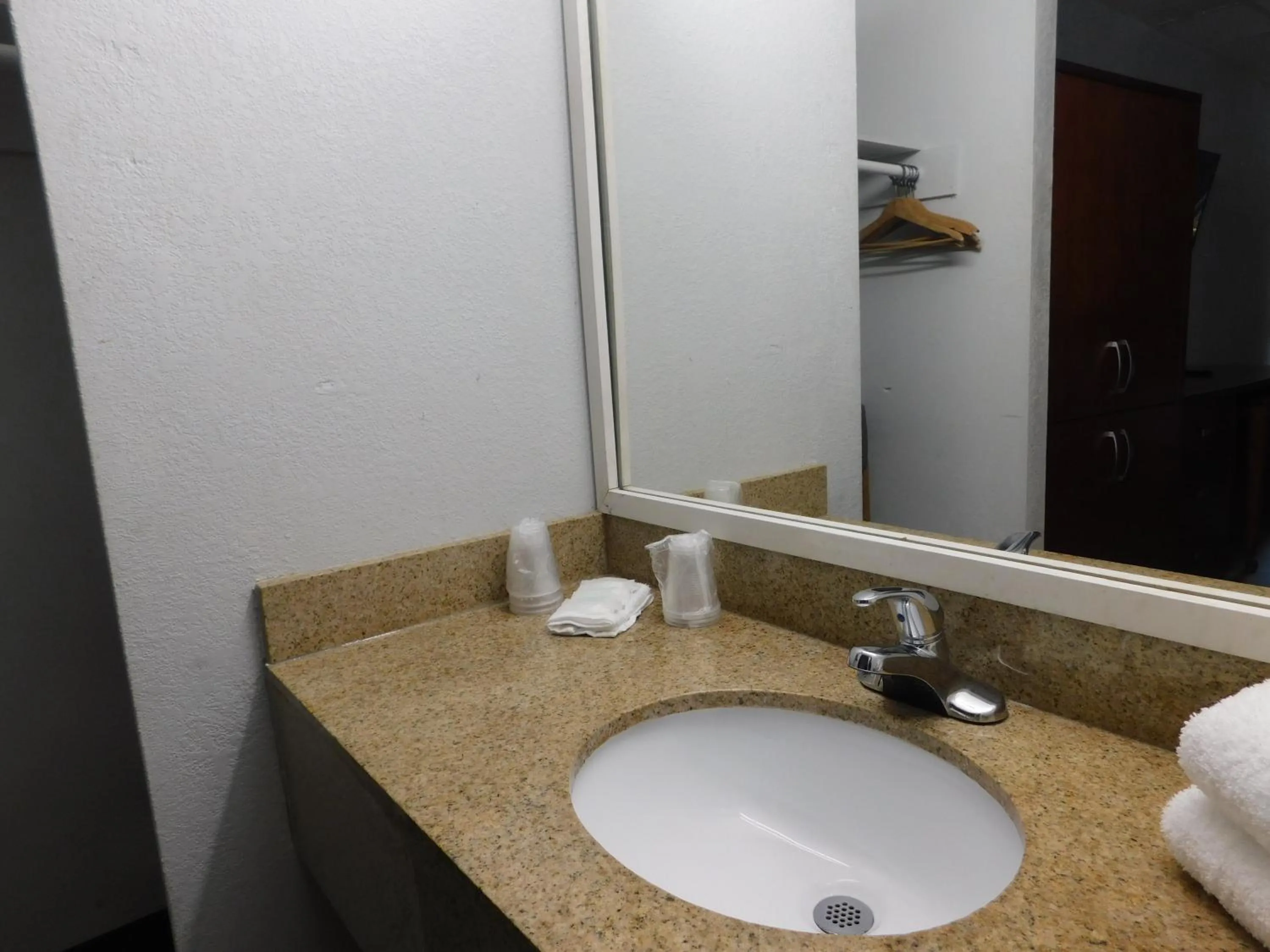 Bathroom in Park View Inn.