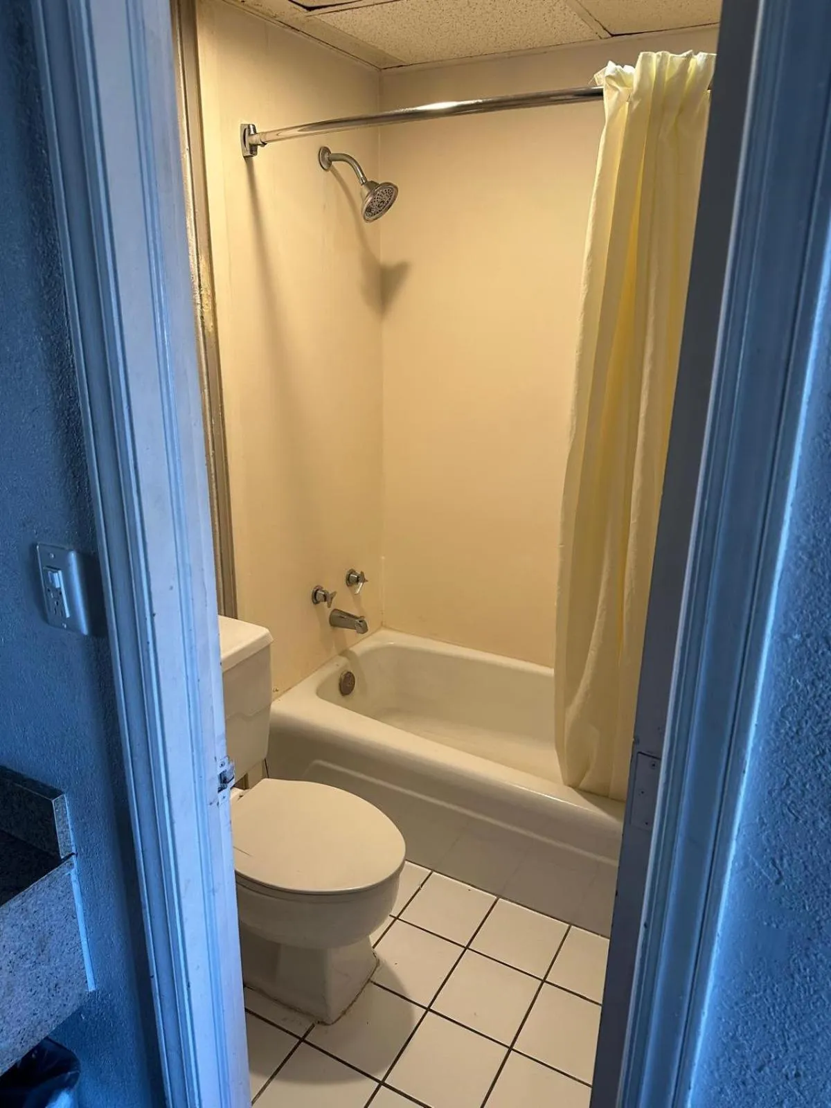 Toilet in Park View Inn.