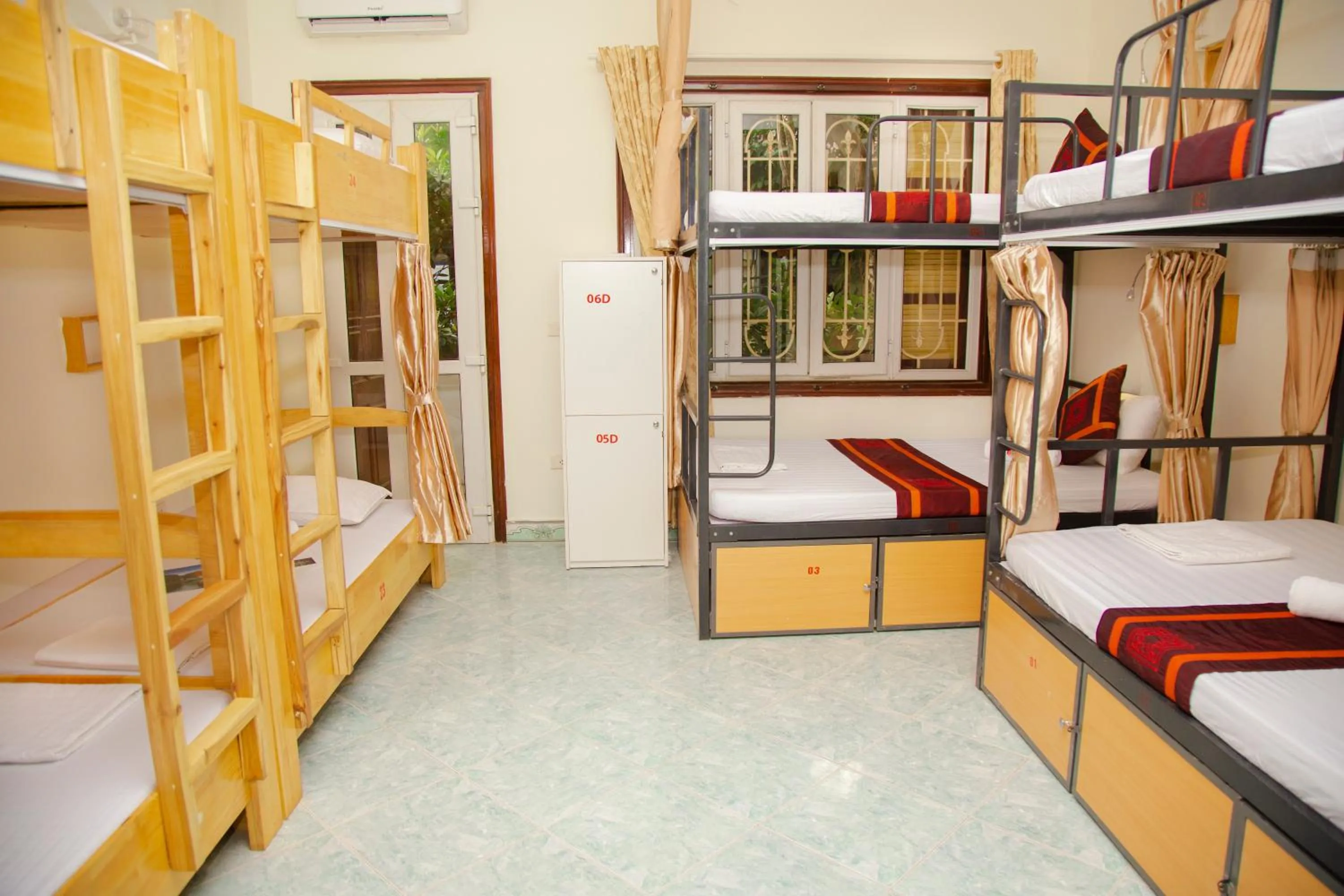 bunk bed, Bed in Hanoi City Backpackers Hostel