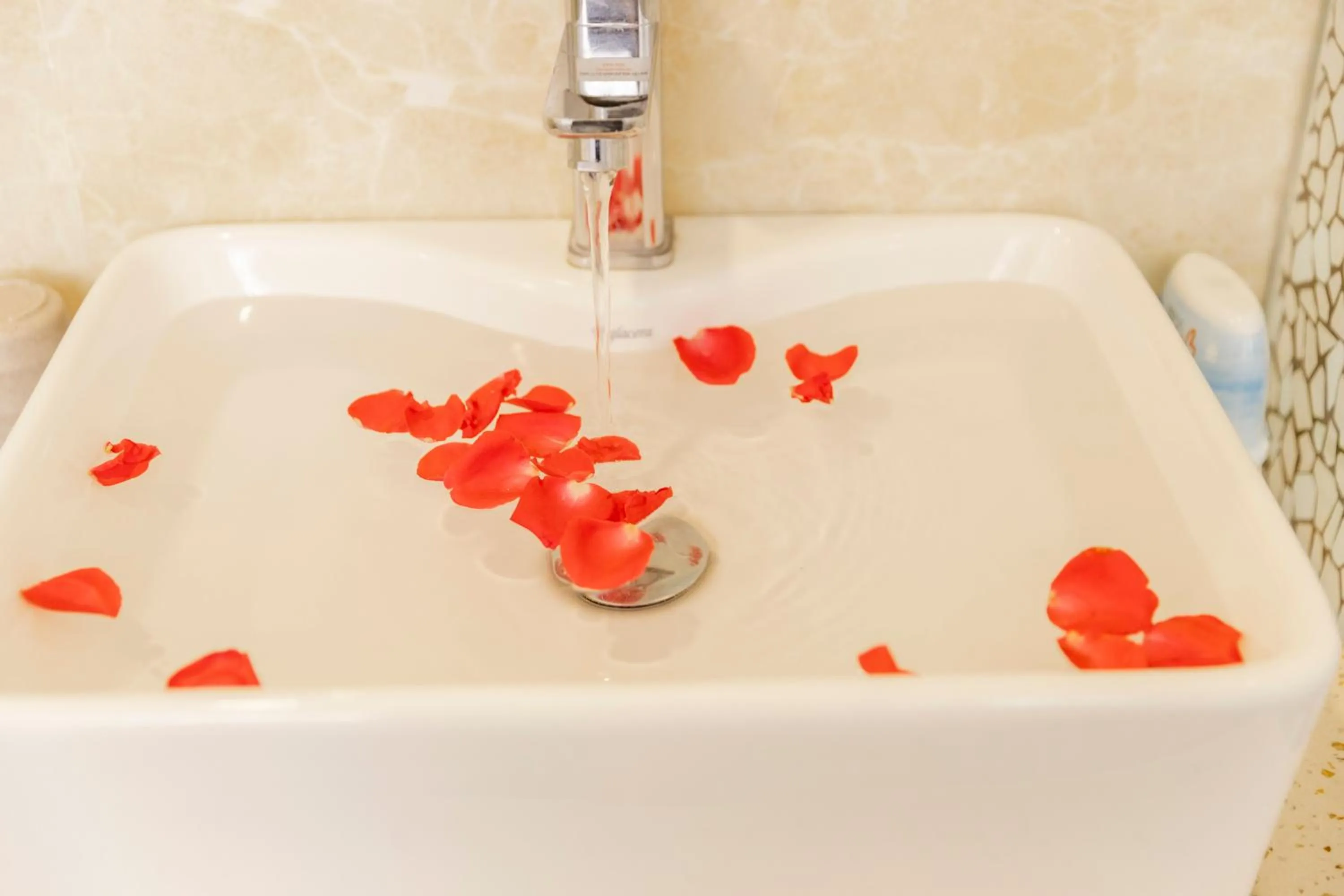 Bath in Hanoi City Backpackers Hostel