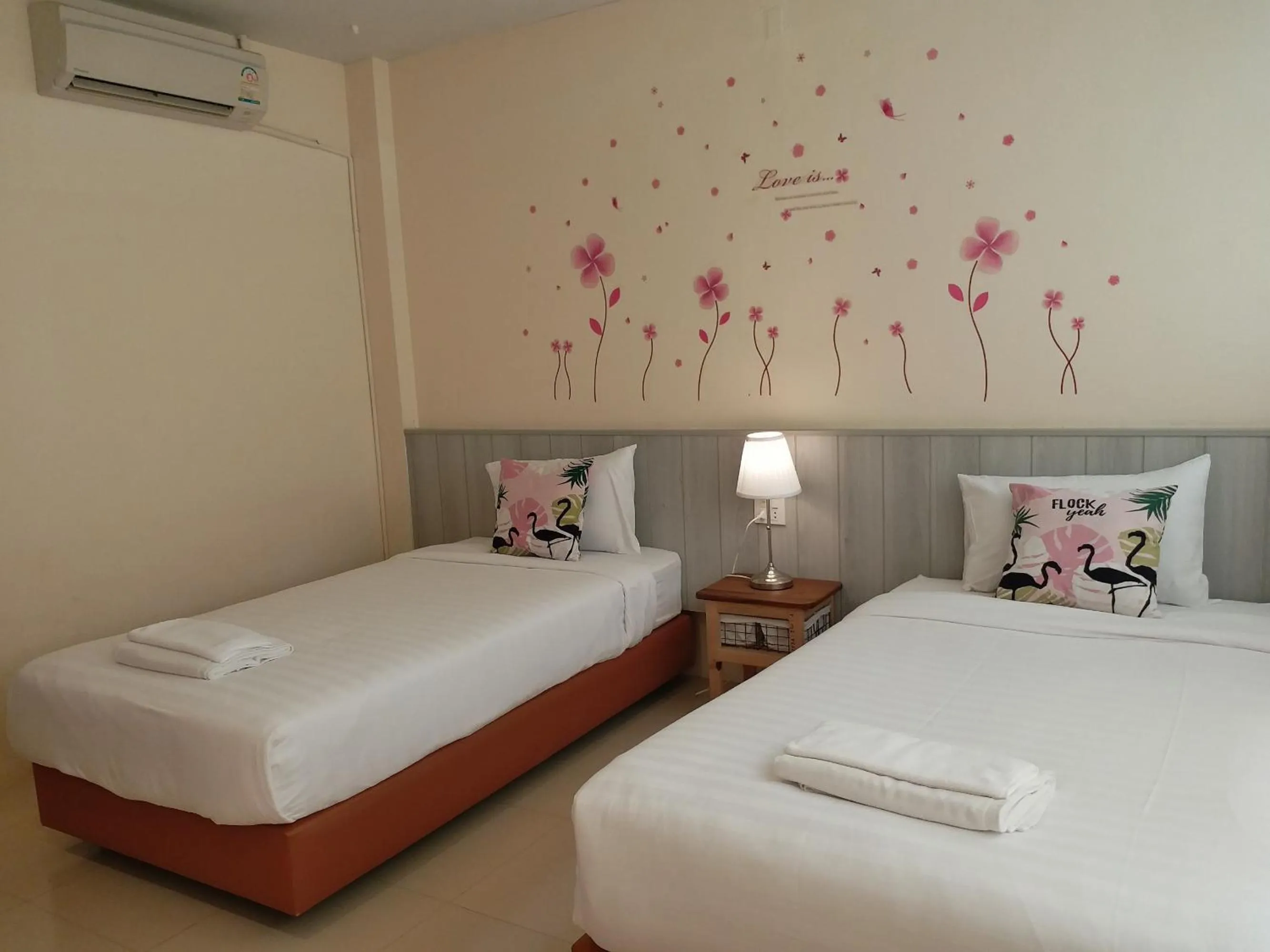 Bedroom, Bed in Sand Paisan Resort