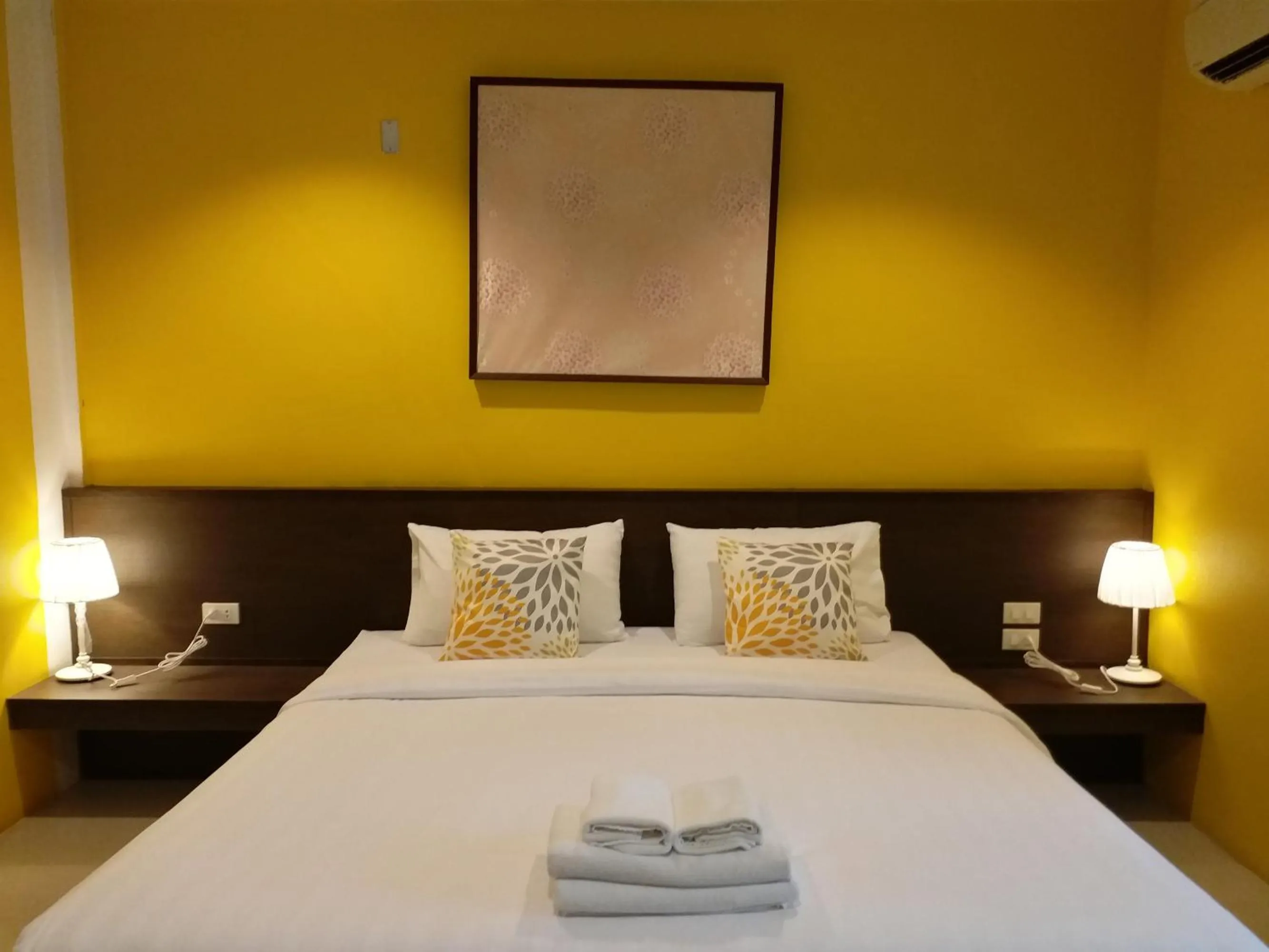 Bedroom, Bed in Sand Paisan Resort