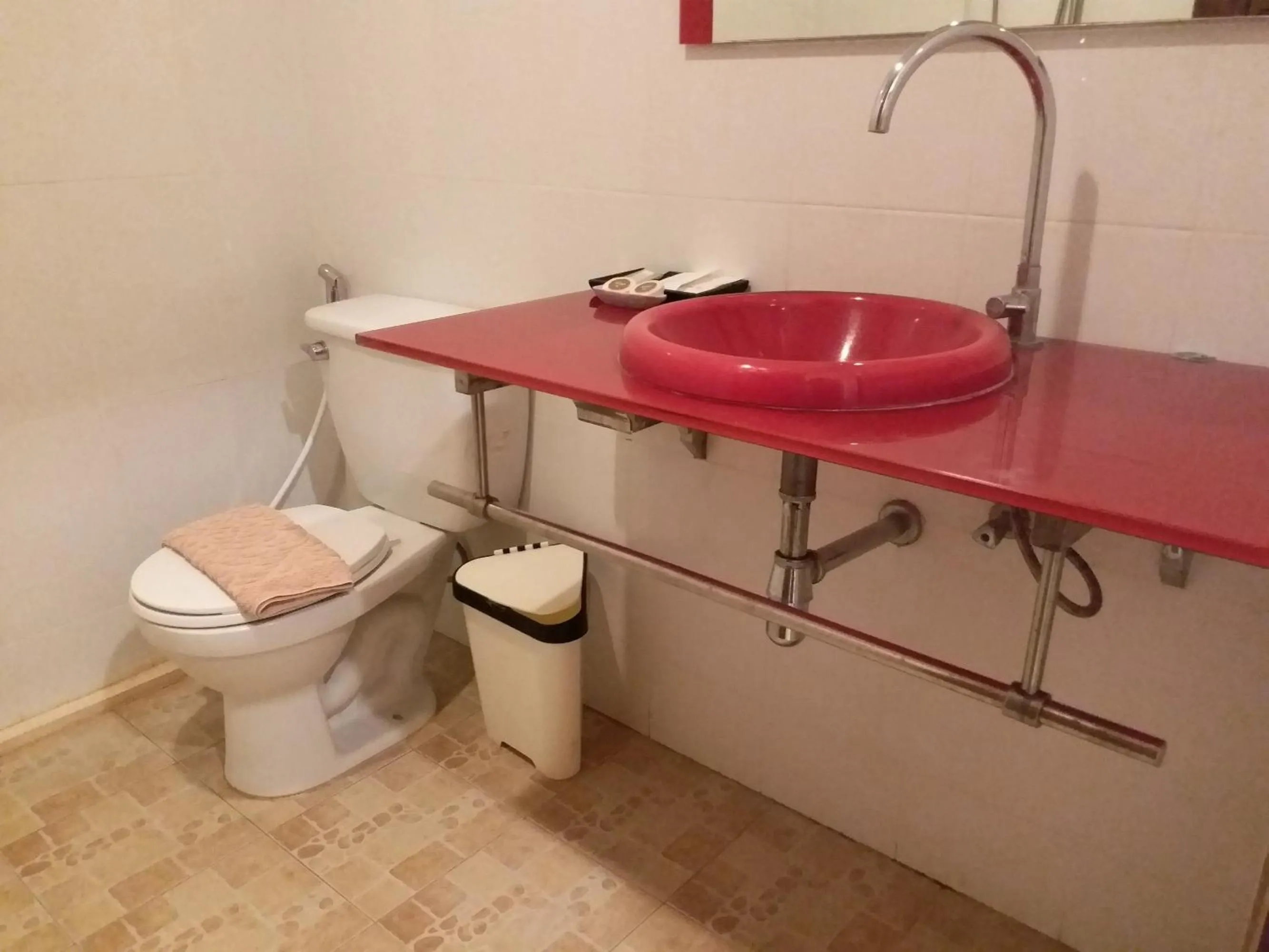 Bathroom in Sand Paisan Resort