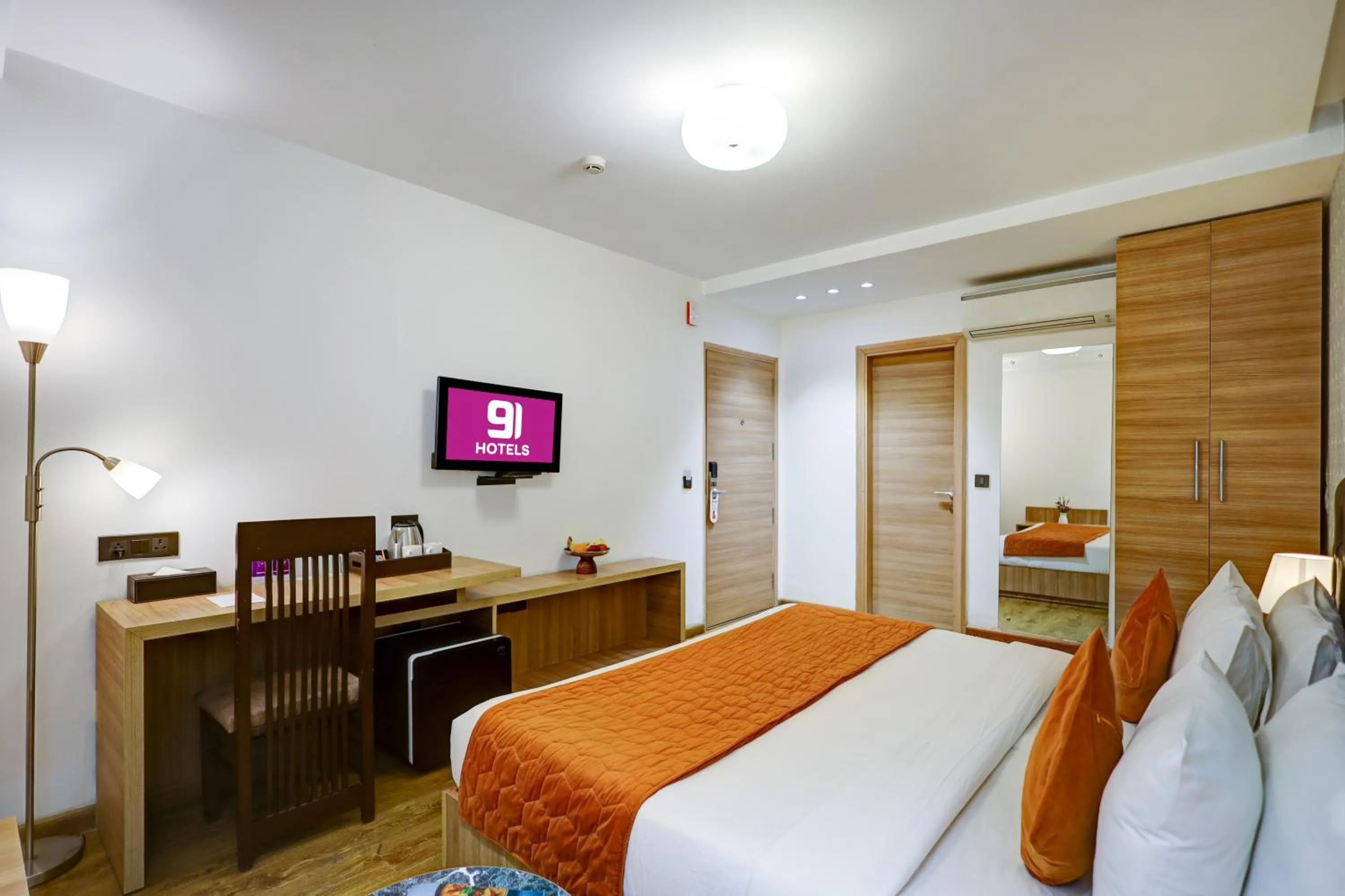 Bed in Hotel 91 Huda City Centre