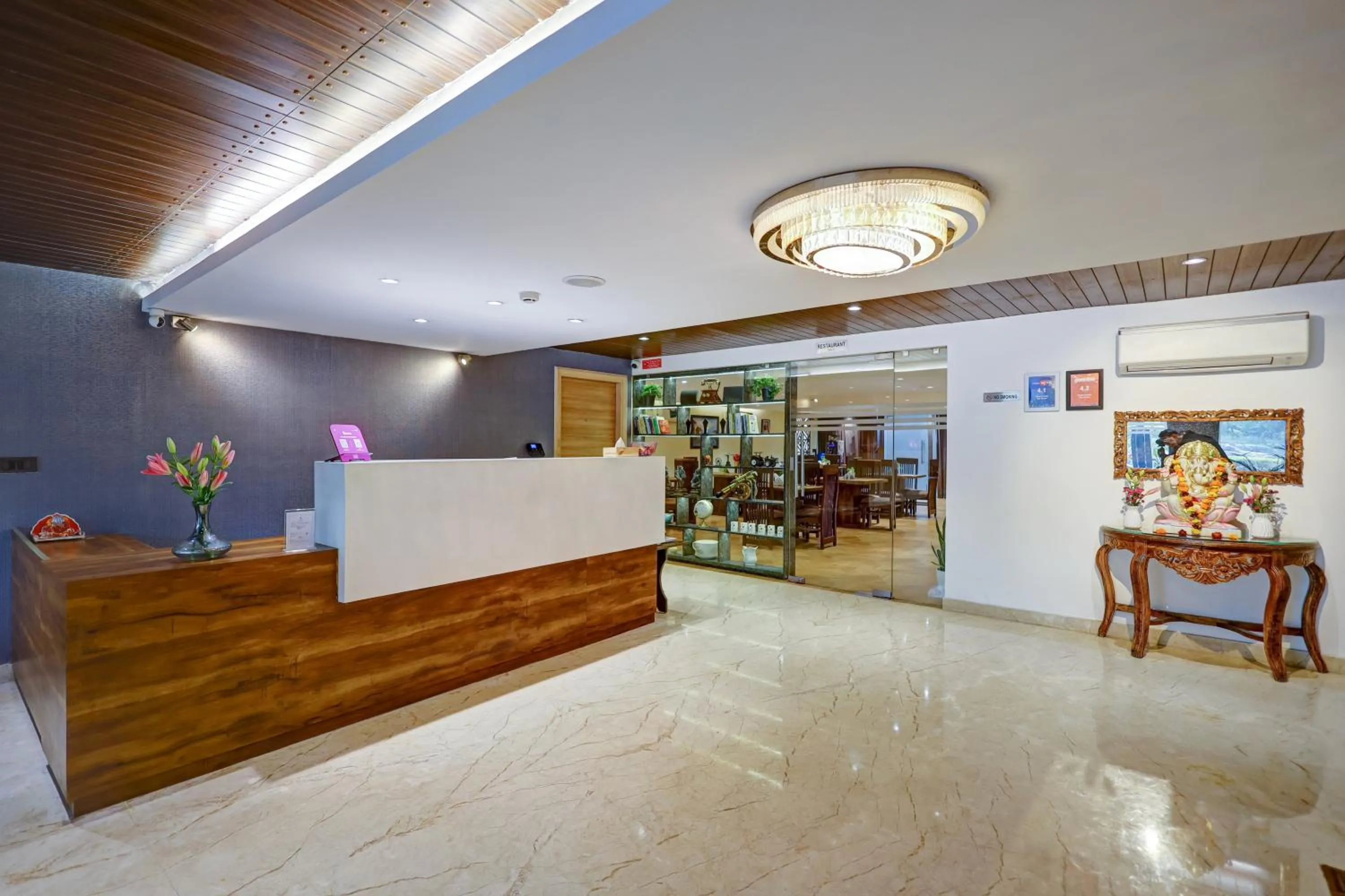 Lobby or reception in Hotel 91 Huda City Centre
