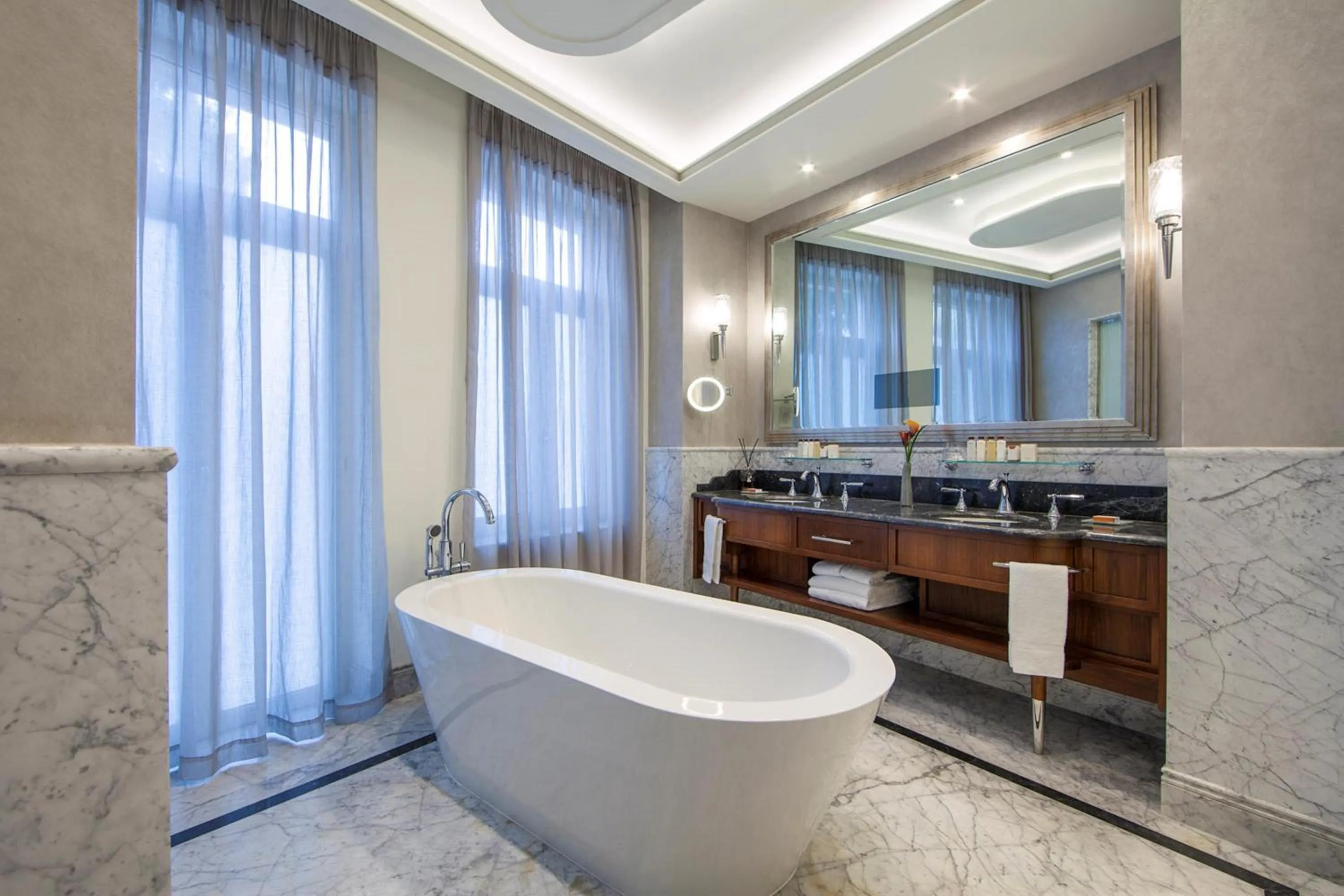 Bed in Waldorf Astoria Jerusalem