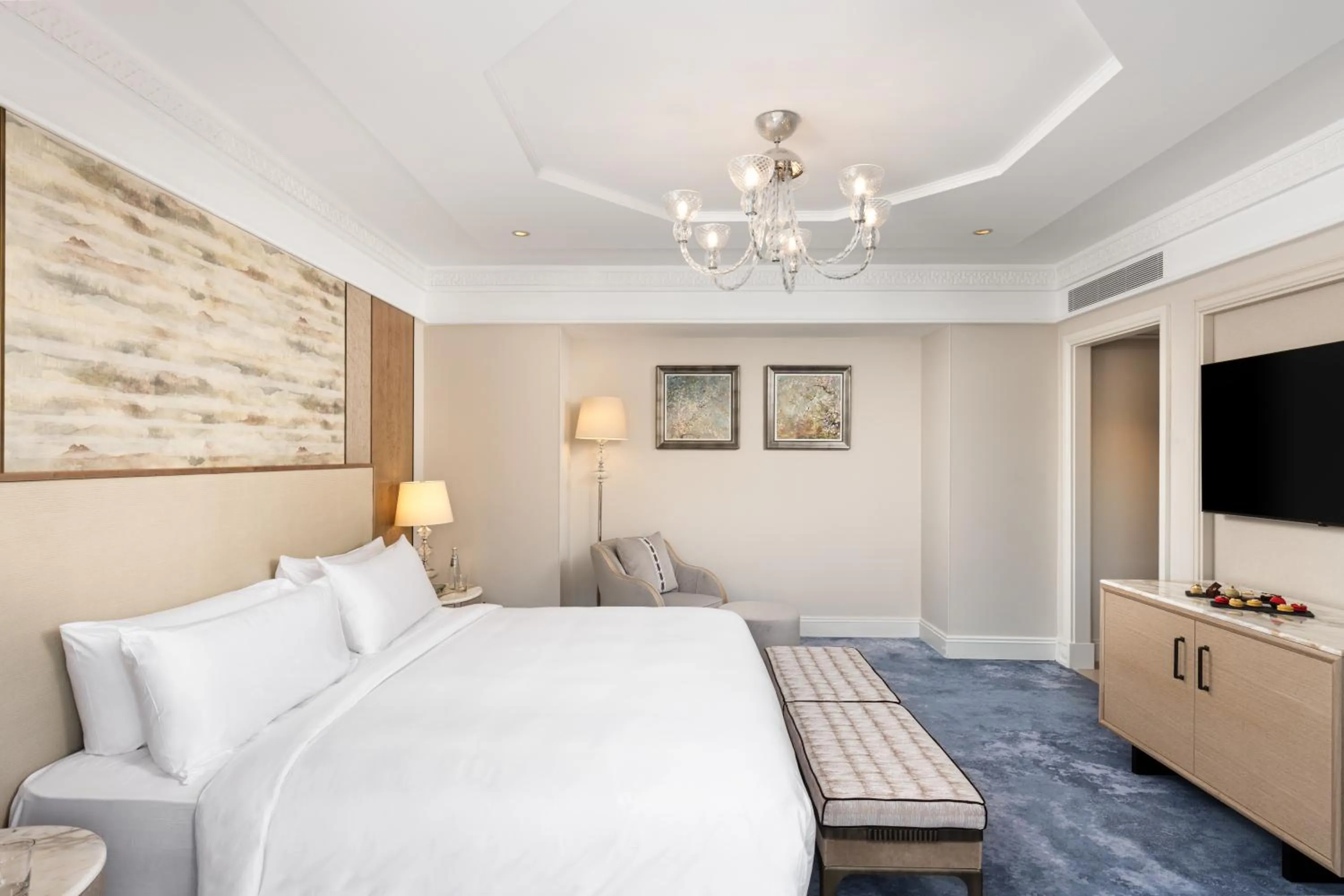 Bed in Waldorf Astoria Jerusalem