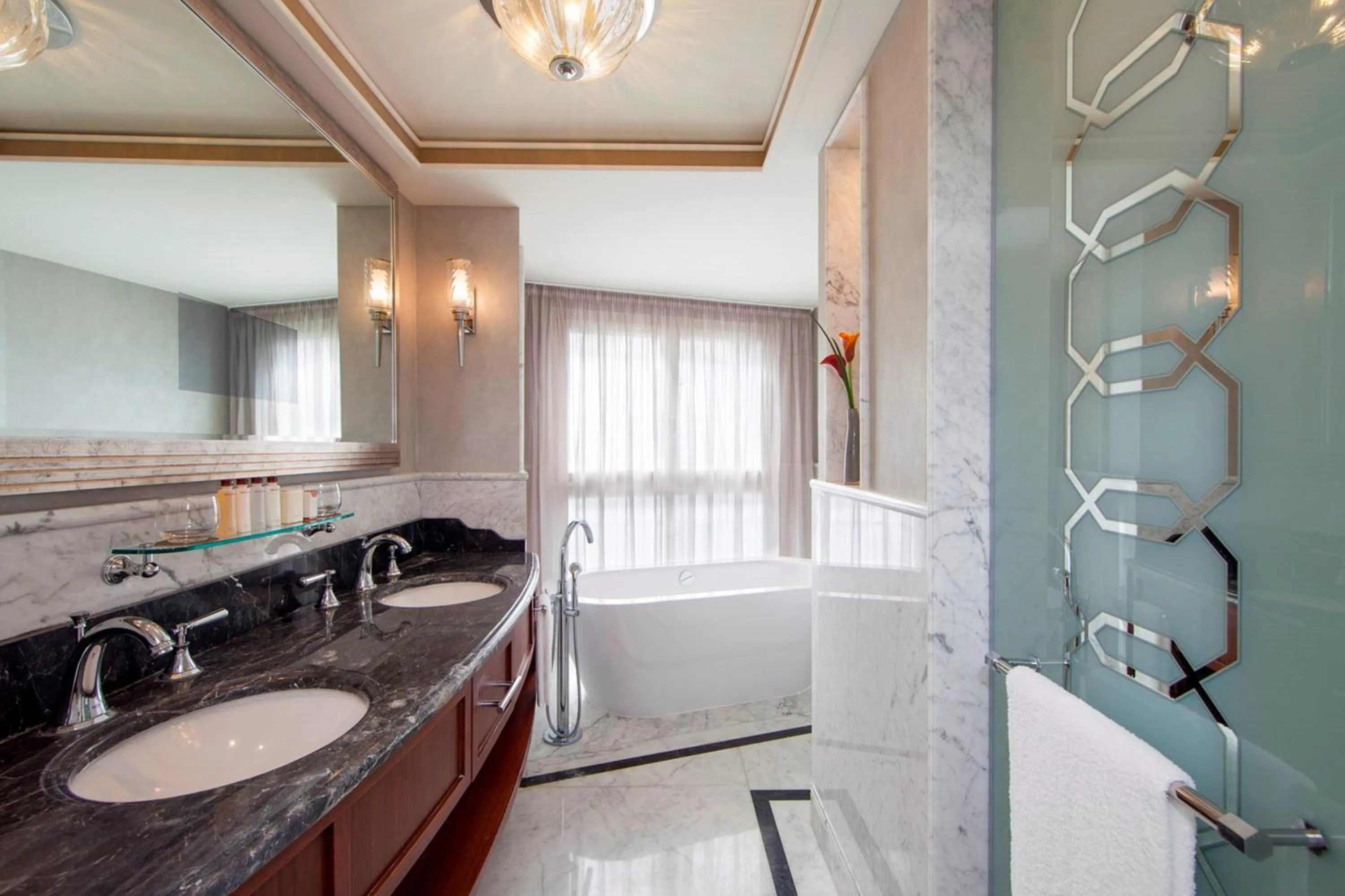 Bed in Waldorf Astoria Jerusalem