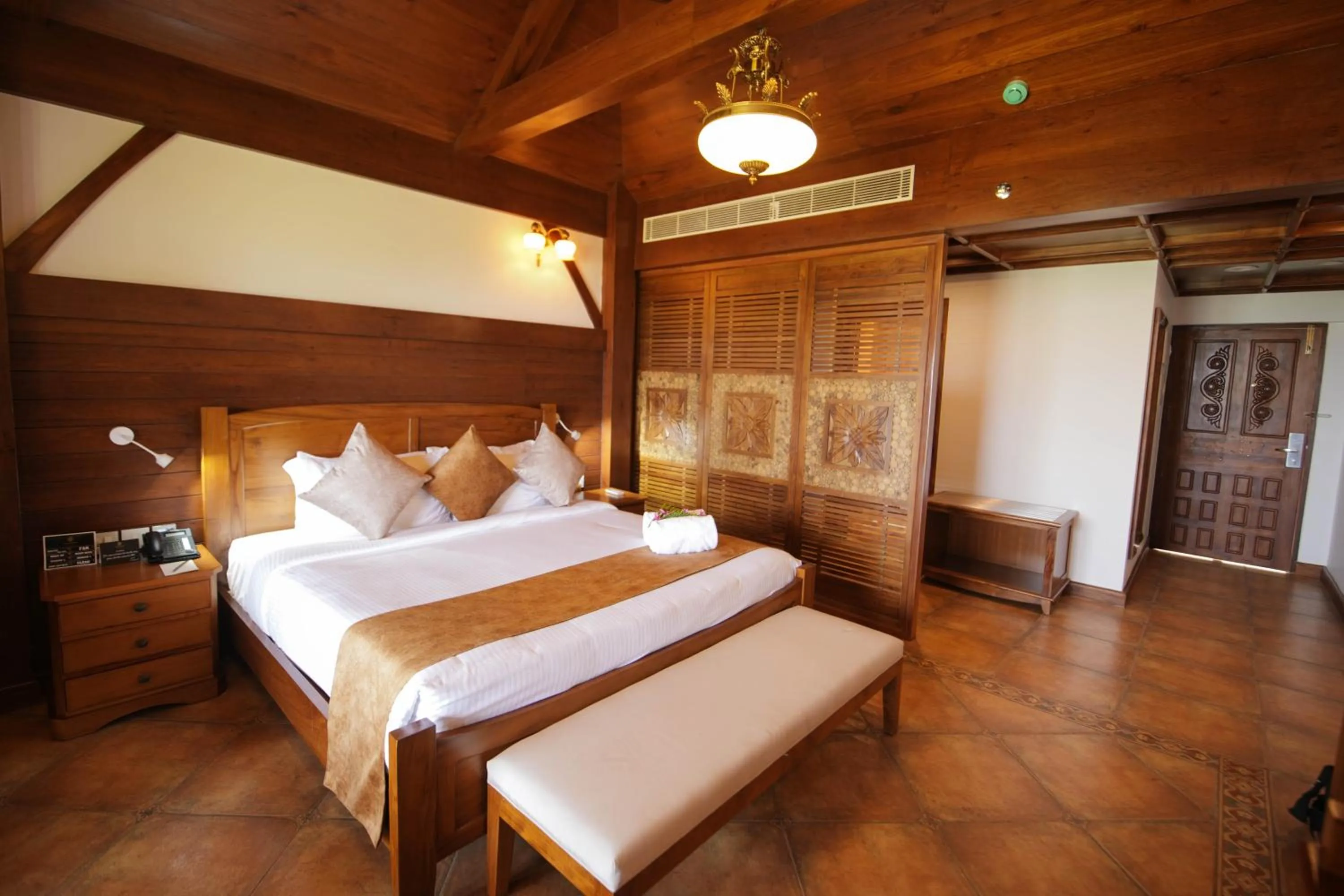 Bed in Gokulam Grand Resort & Spa, Kumarakom