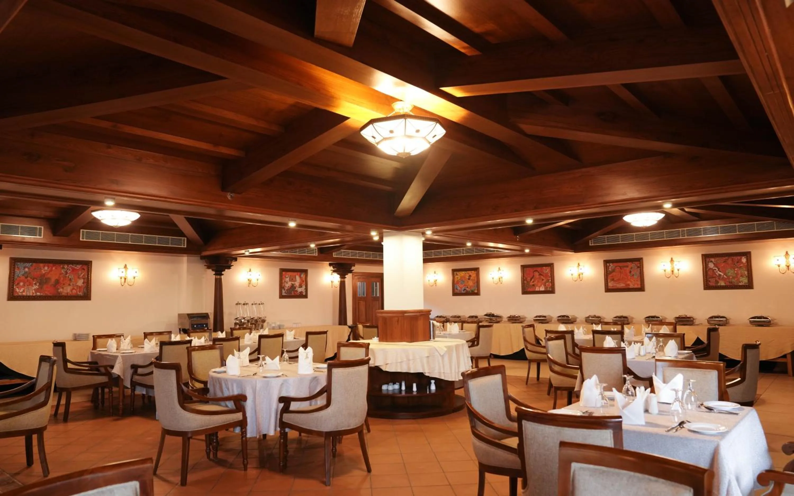 Restaurant/places to eat in Gokulam Grand Resort & Spa, Kumarakom