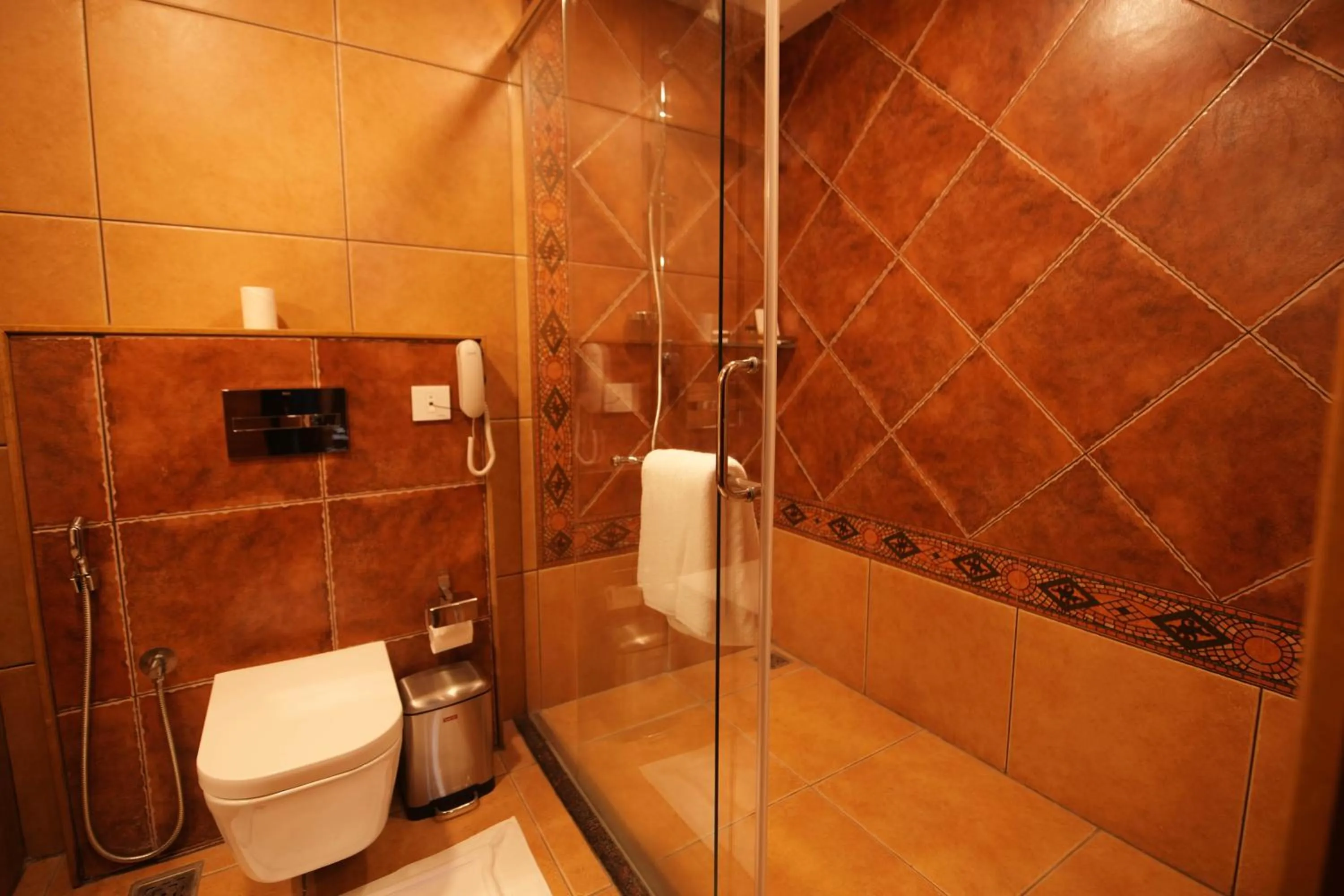 Bathroom in Gokulam Grand Resort & Spa, Kumarakom