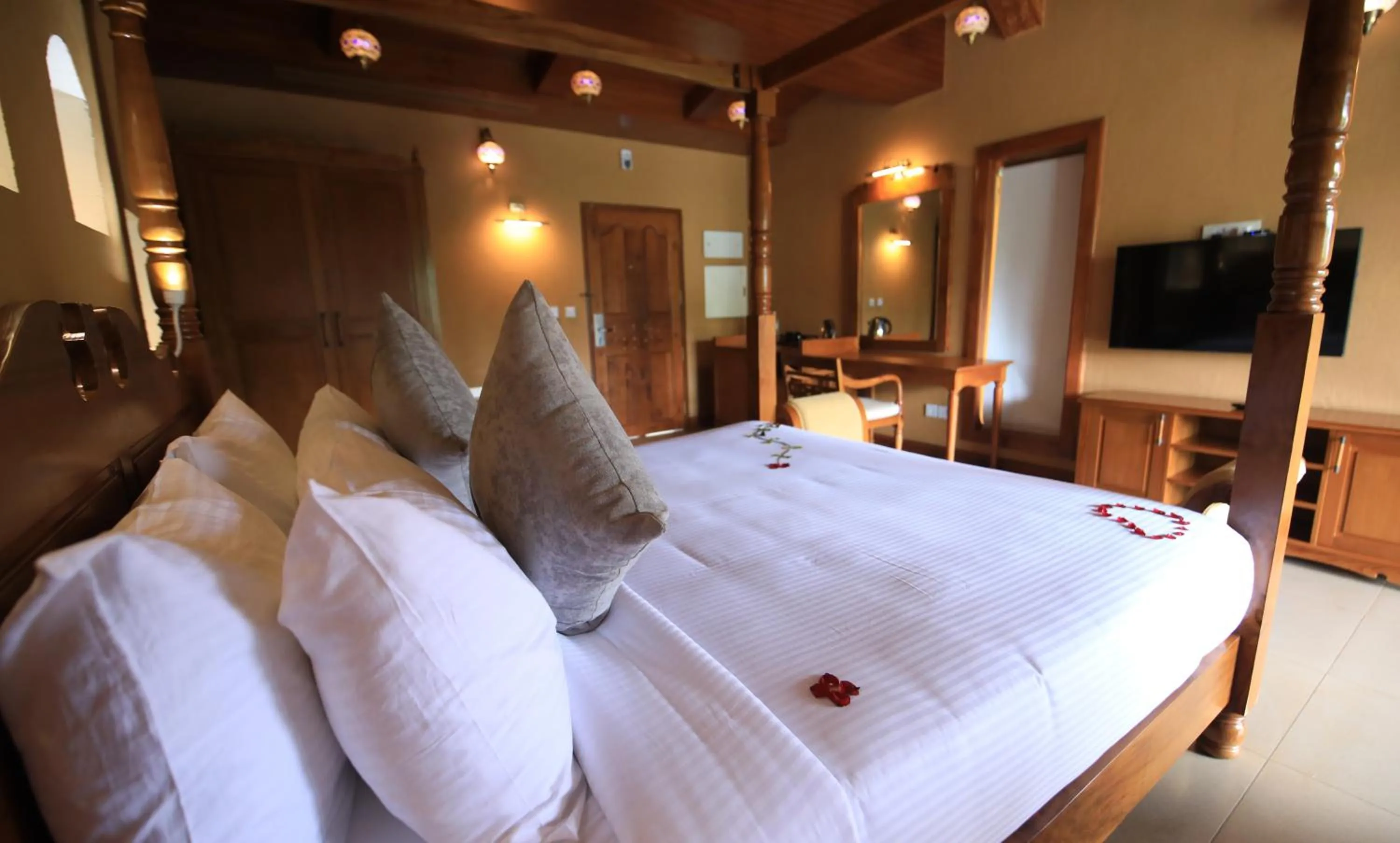 Bed in Gokulam Grand Resort & Spa, Kumarakom