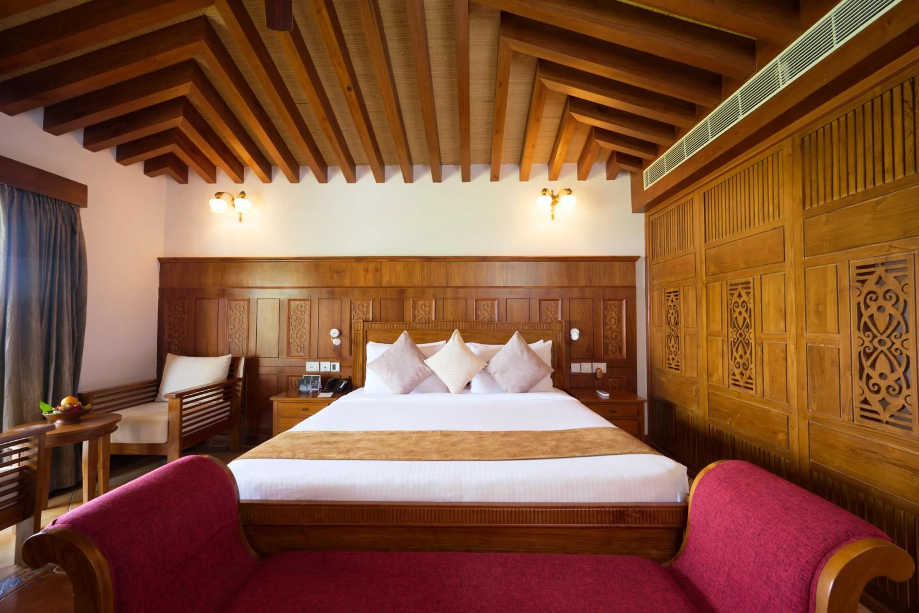Bed in Gokulam Grand Resort & Spa, Kumarakom