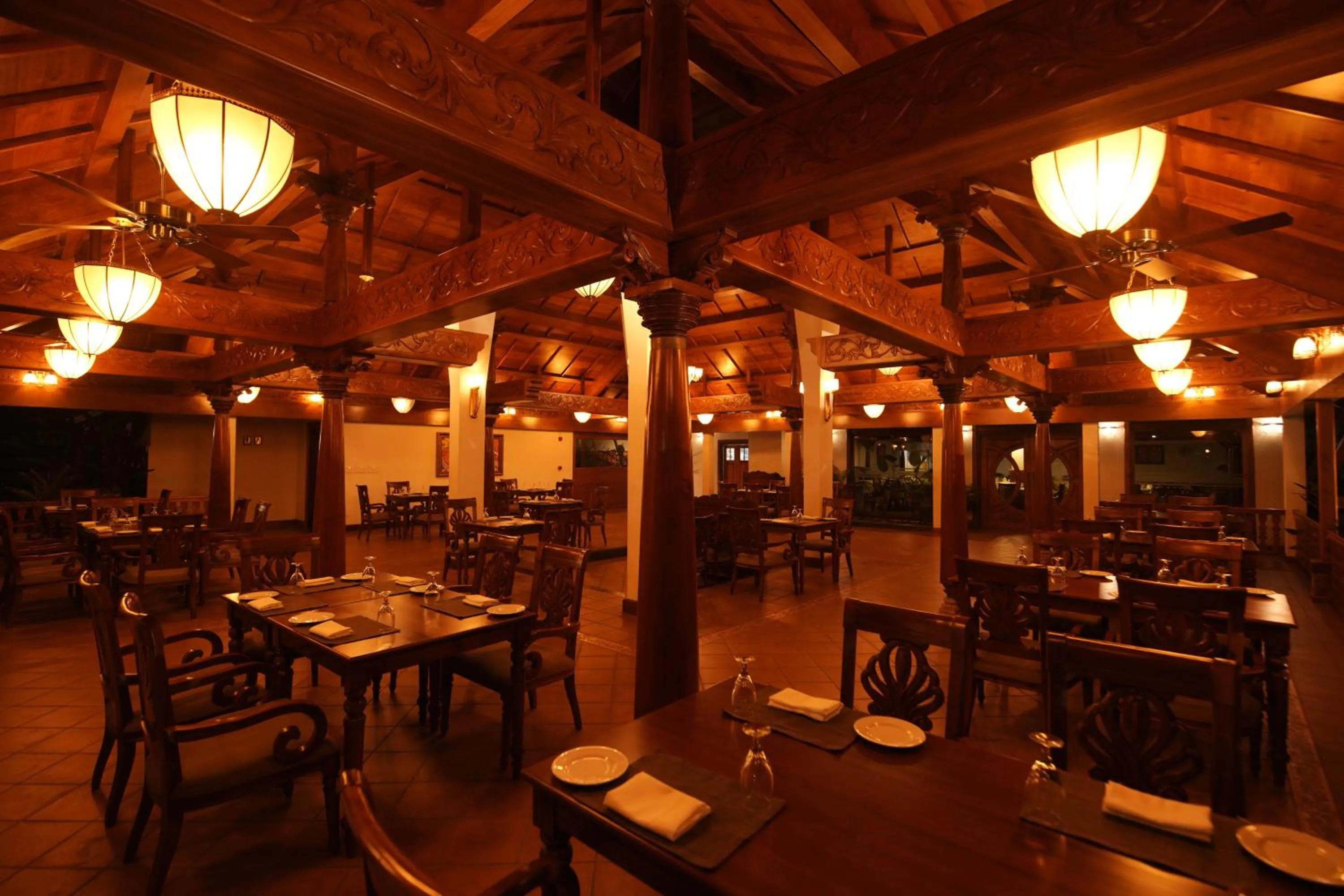 Restaurant/places to eat in Gokulam Grand Resort & Spa, Kumarakom
