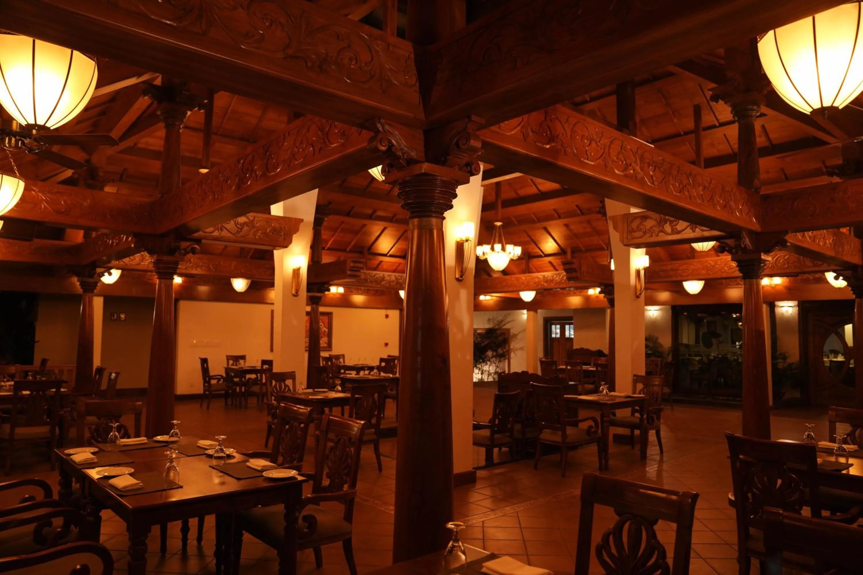 Restaurant/places to eat in Gokulam Grand Resort & Spa, Kumarakom