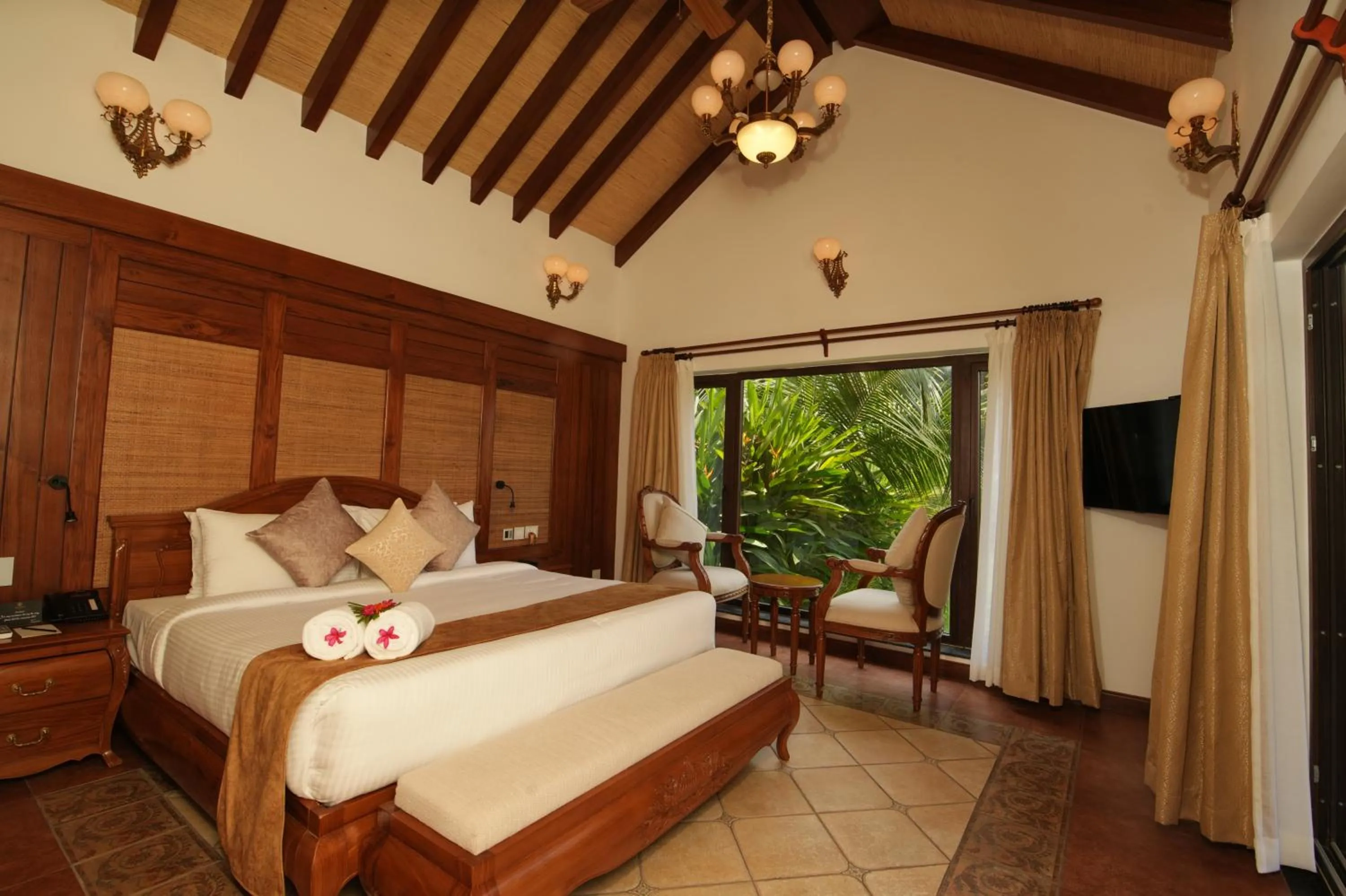 Bed in Gokulam Grand Resort & Spa, Kumarakom