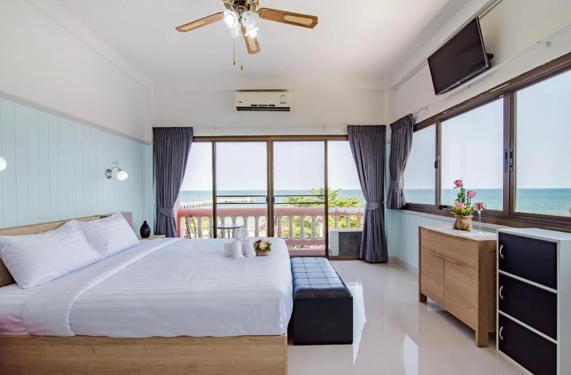 Bed in MANDARIN LODGE by victor