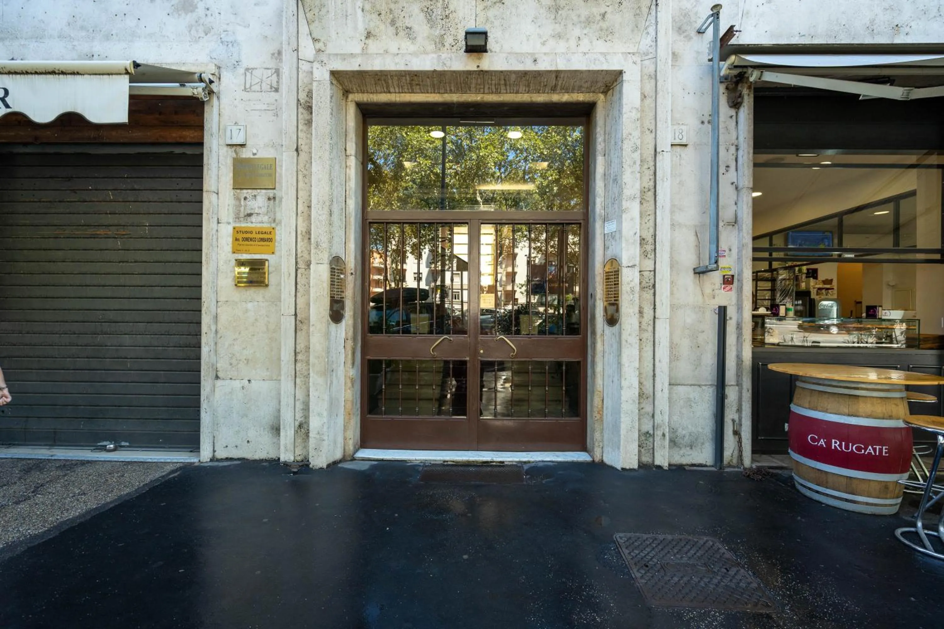 Facade/entrance in Capital Rooms