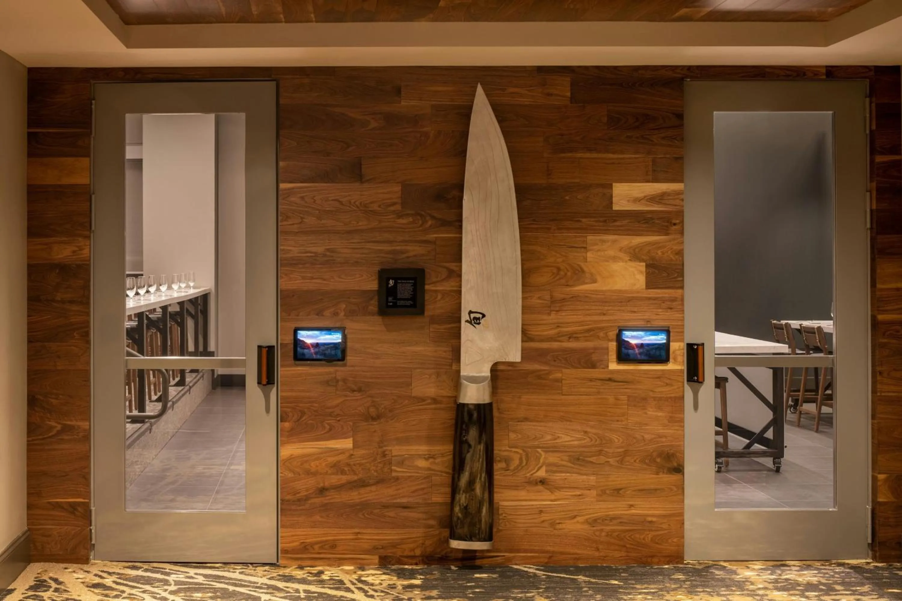 Entertainment in Epicurean Atlanta, Autograph Collection