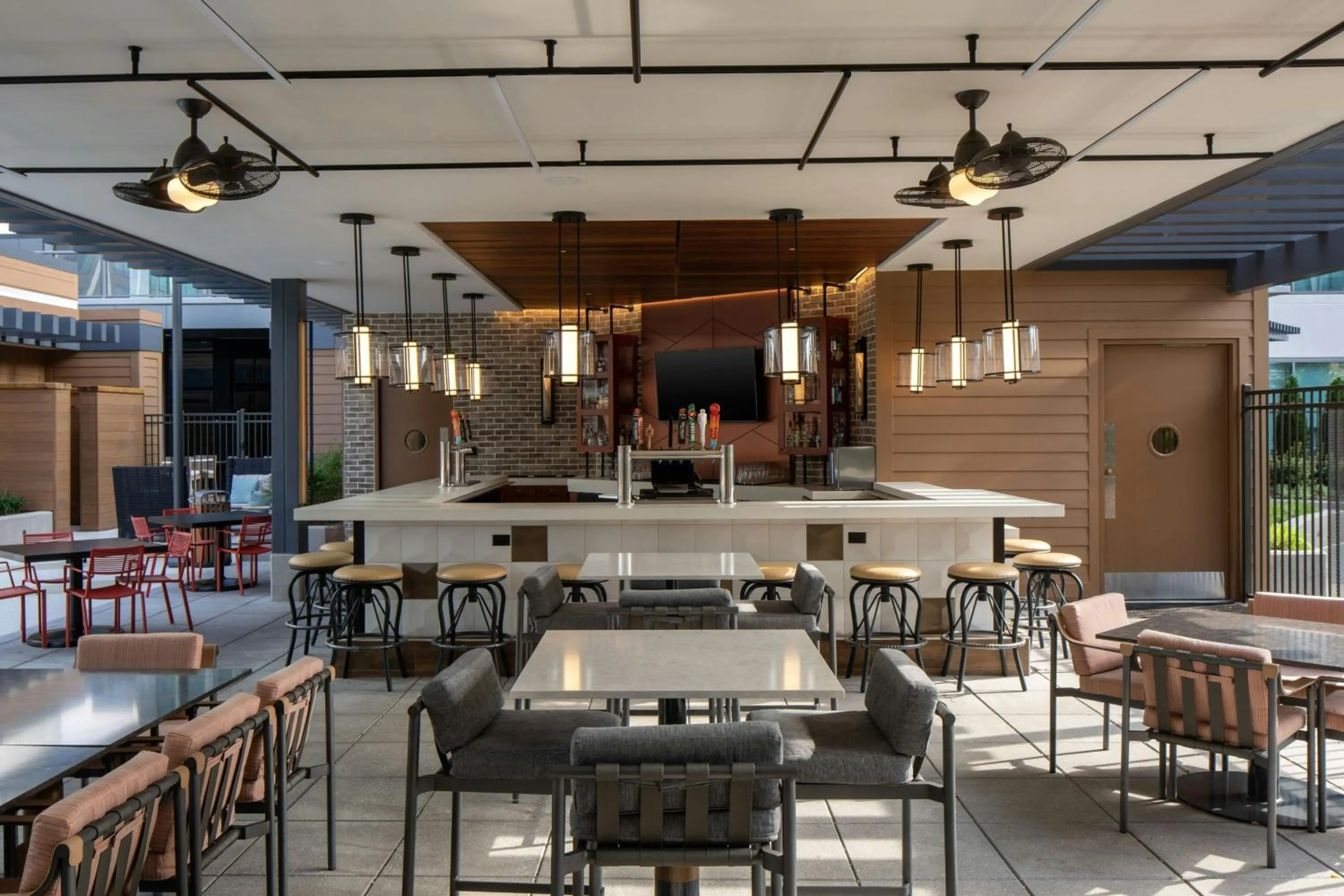 Lounge or bar in Epicurean Atlanta, Autograph Collection