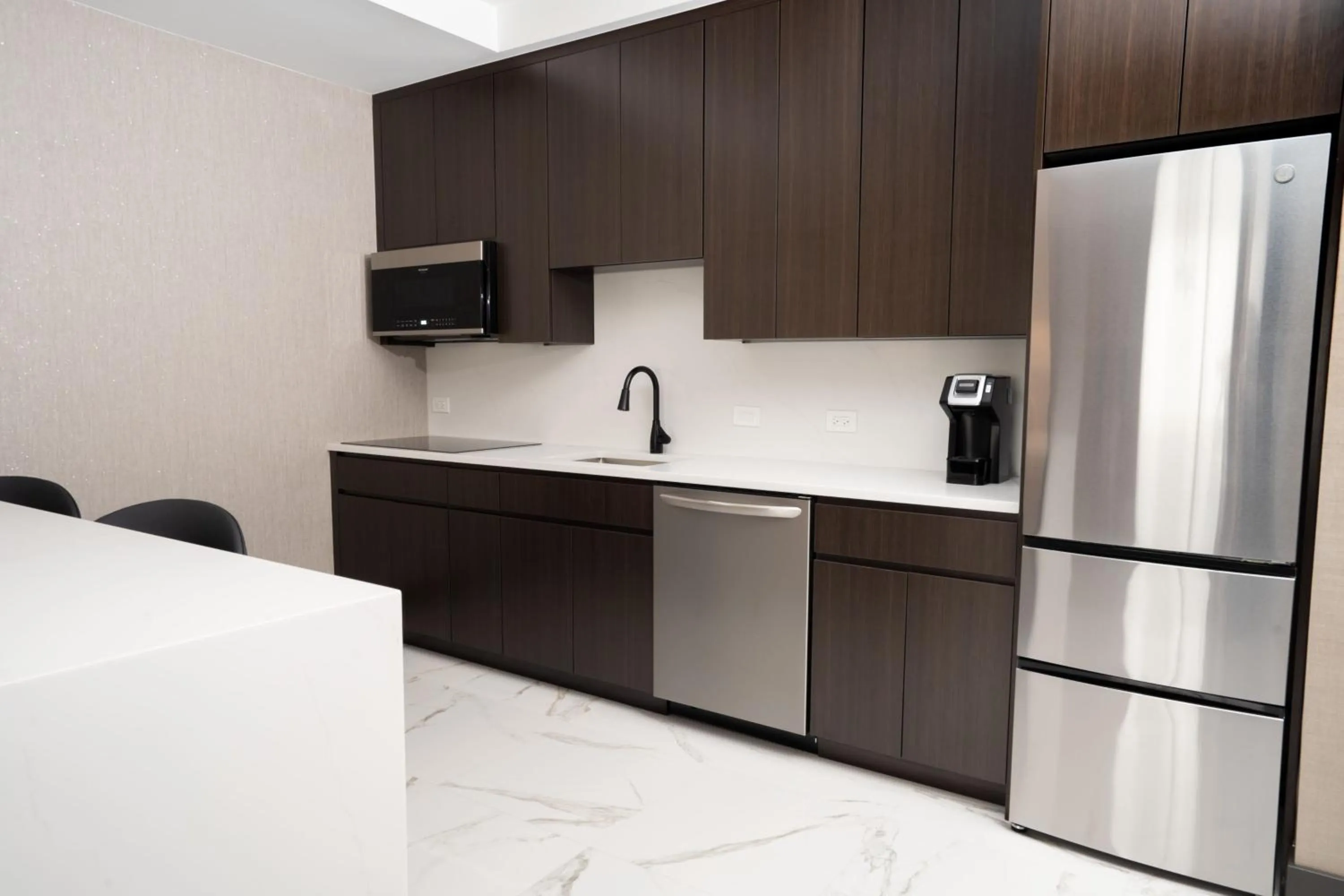 Kitchen or kitchenette in SpringHill Suites by Marriott Chicago Chinatown