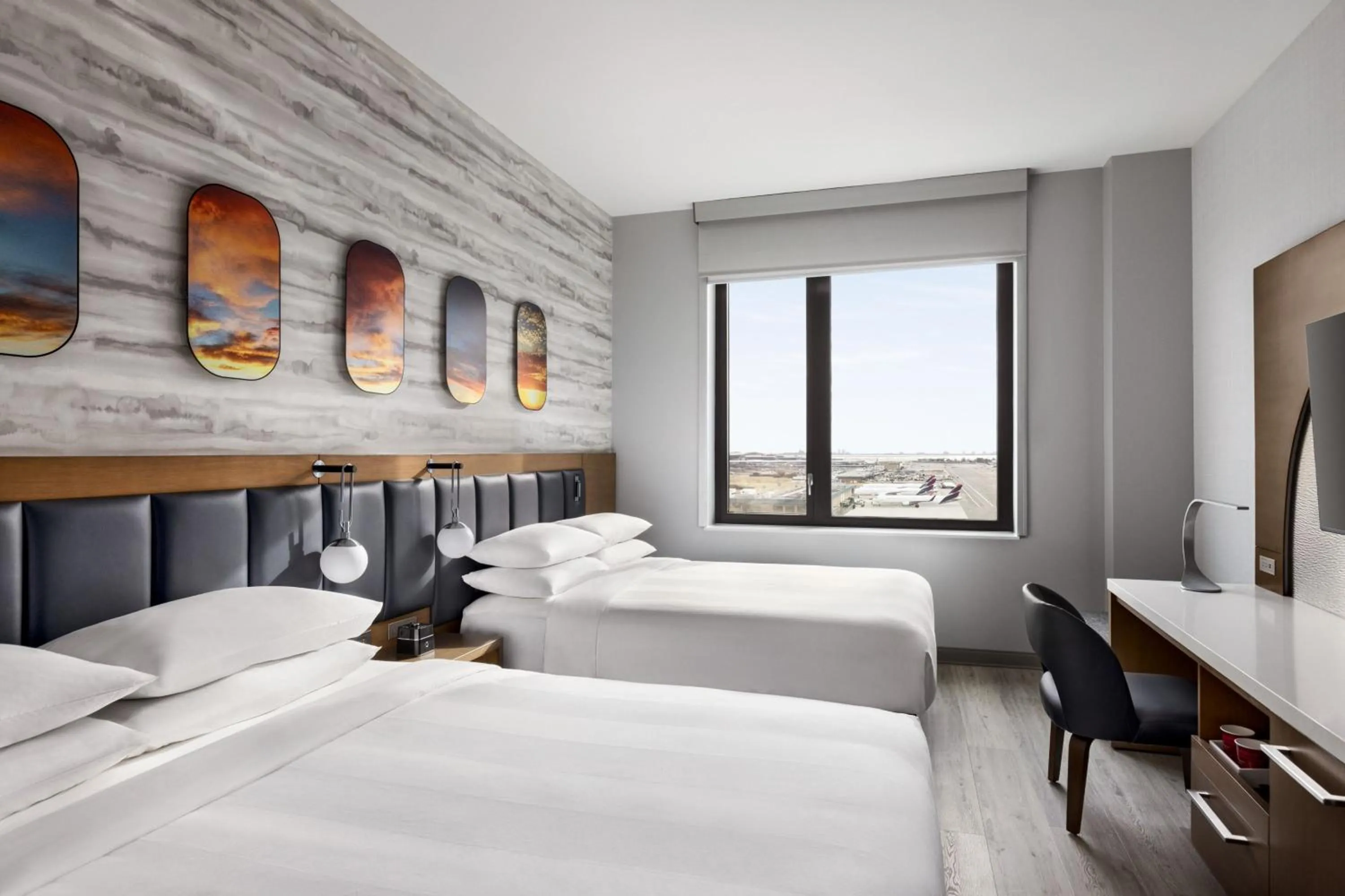 Photo of the whole room, Bed in Marriott New York JFK Airport
