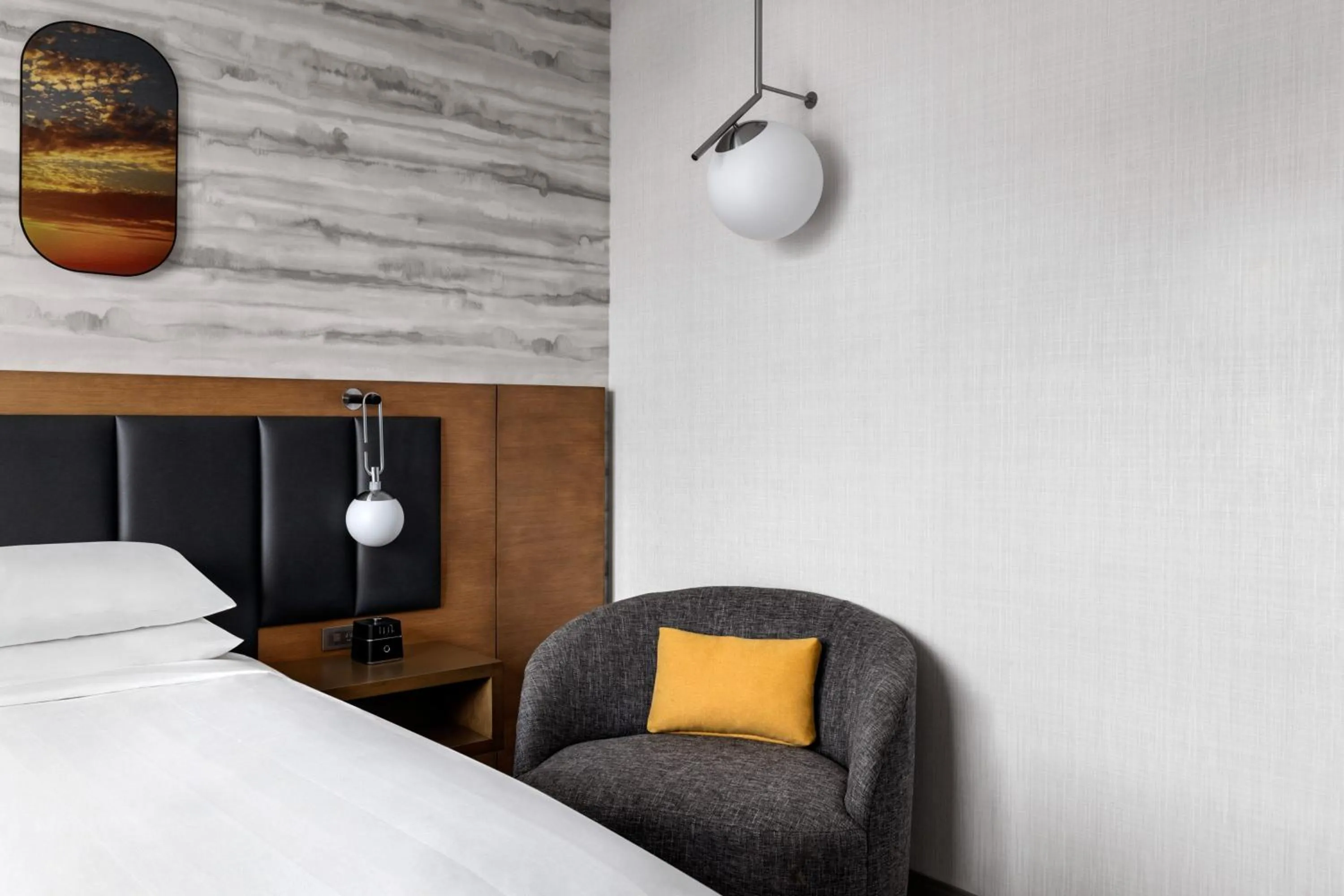 Photo of the whole room, Bed in Marriott New York JFK Airport