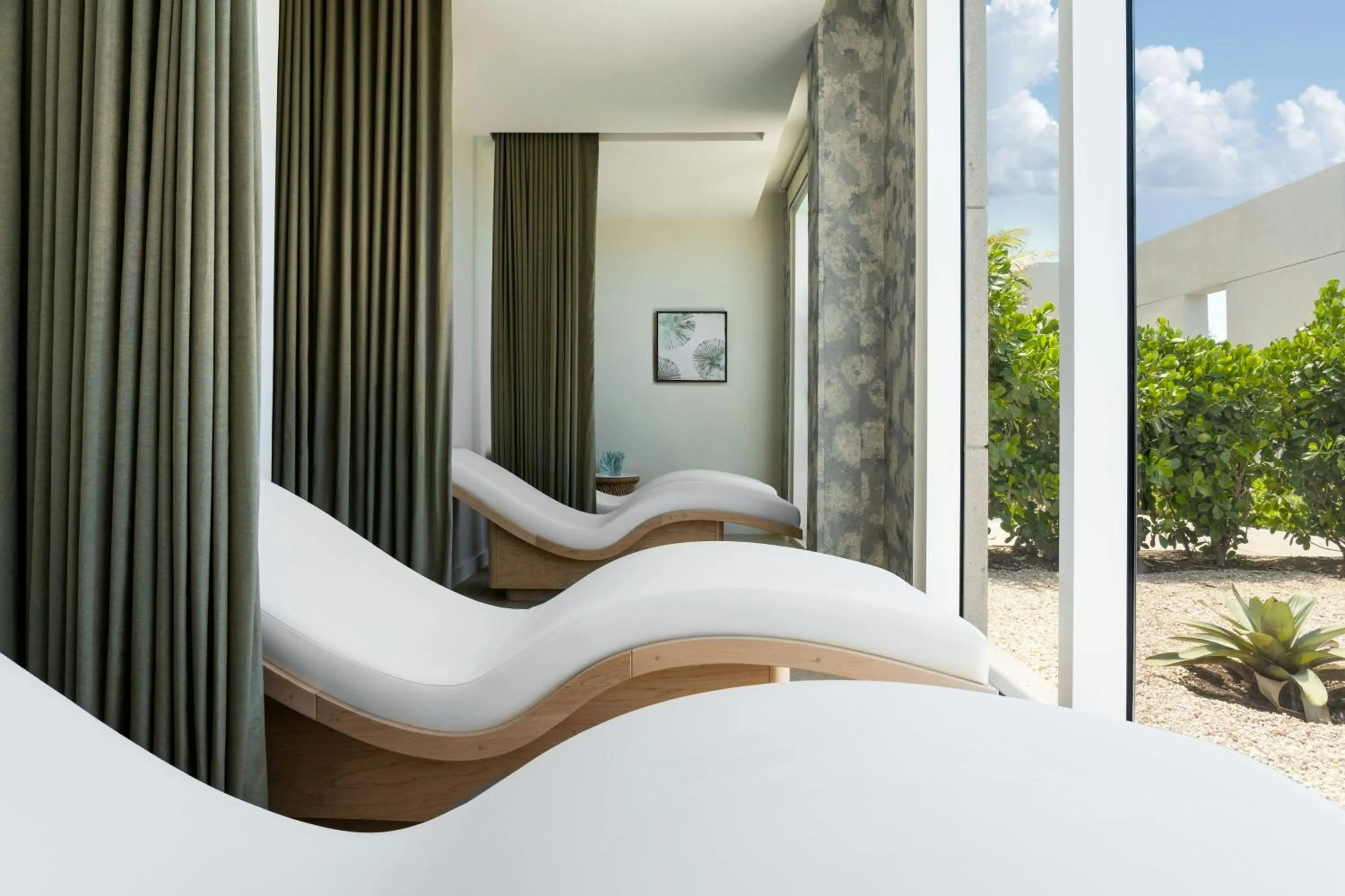 Lounge or bar in The Ritz-Carlton, Turks & Caicos