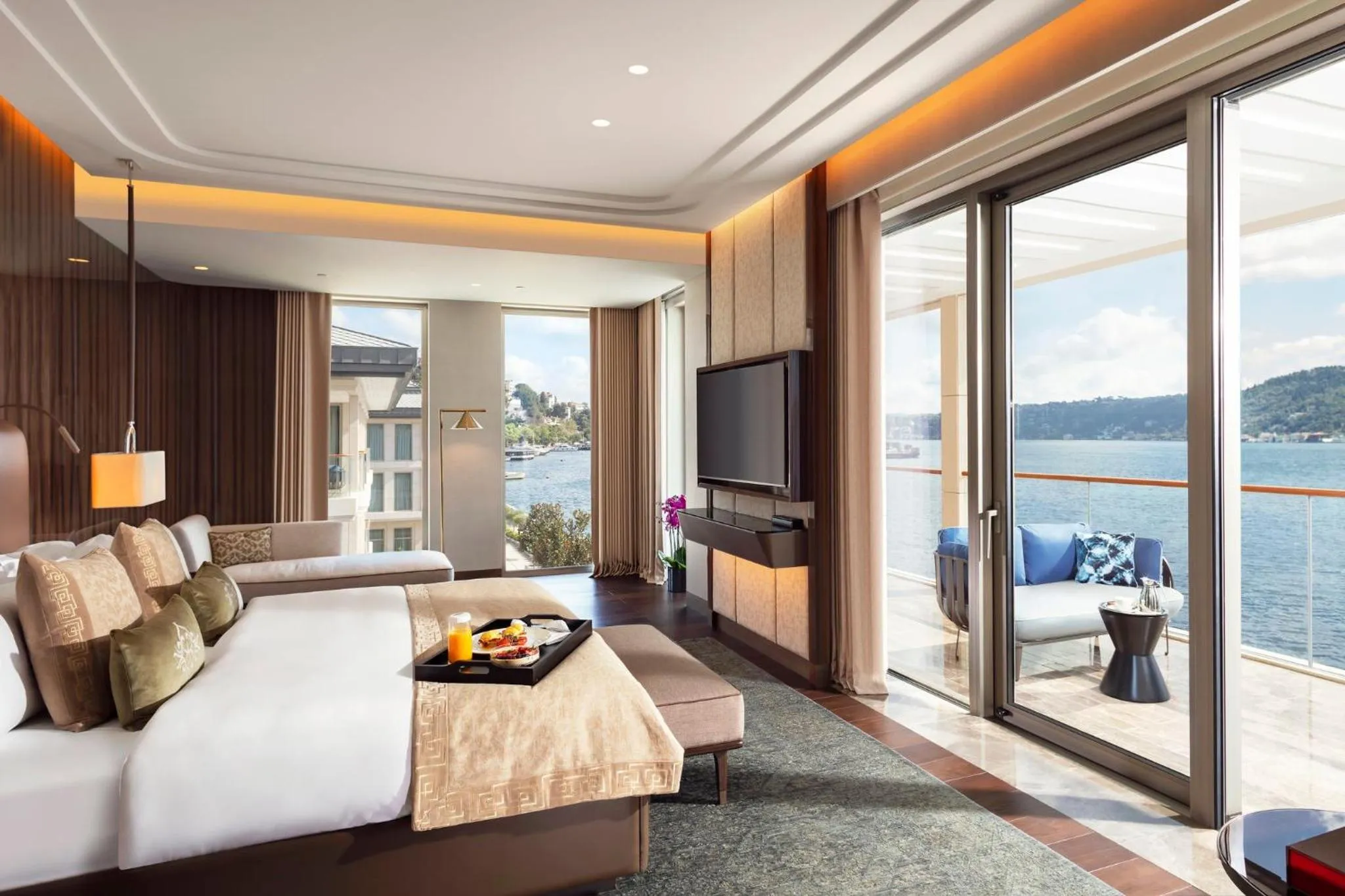 Bedroom in Mandarin Oriental Bosphorus, Istanbul