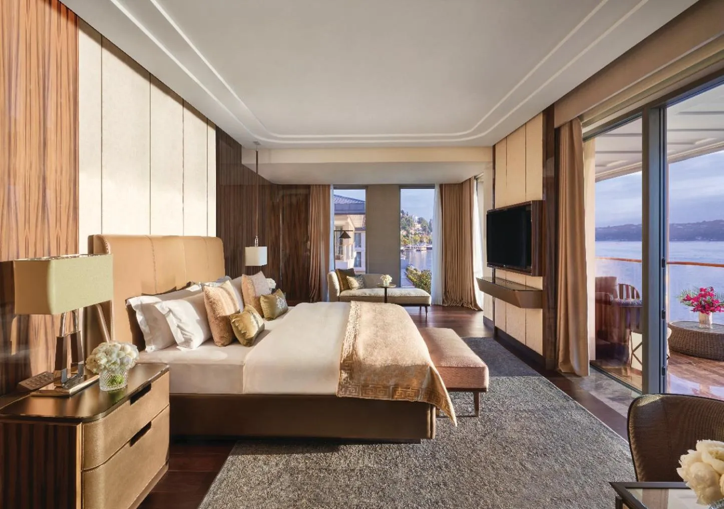 Bedroom, Bed in Mandarin Oriental Bosphorus, Istanbul