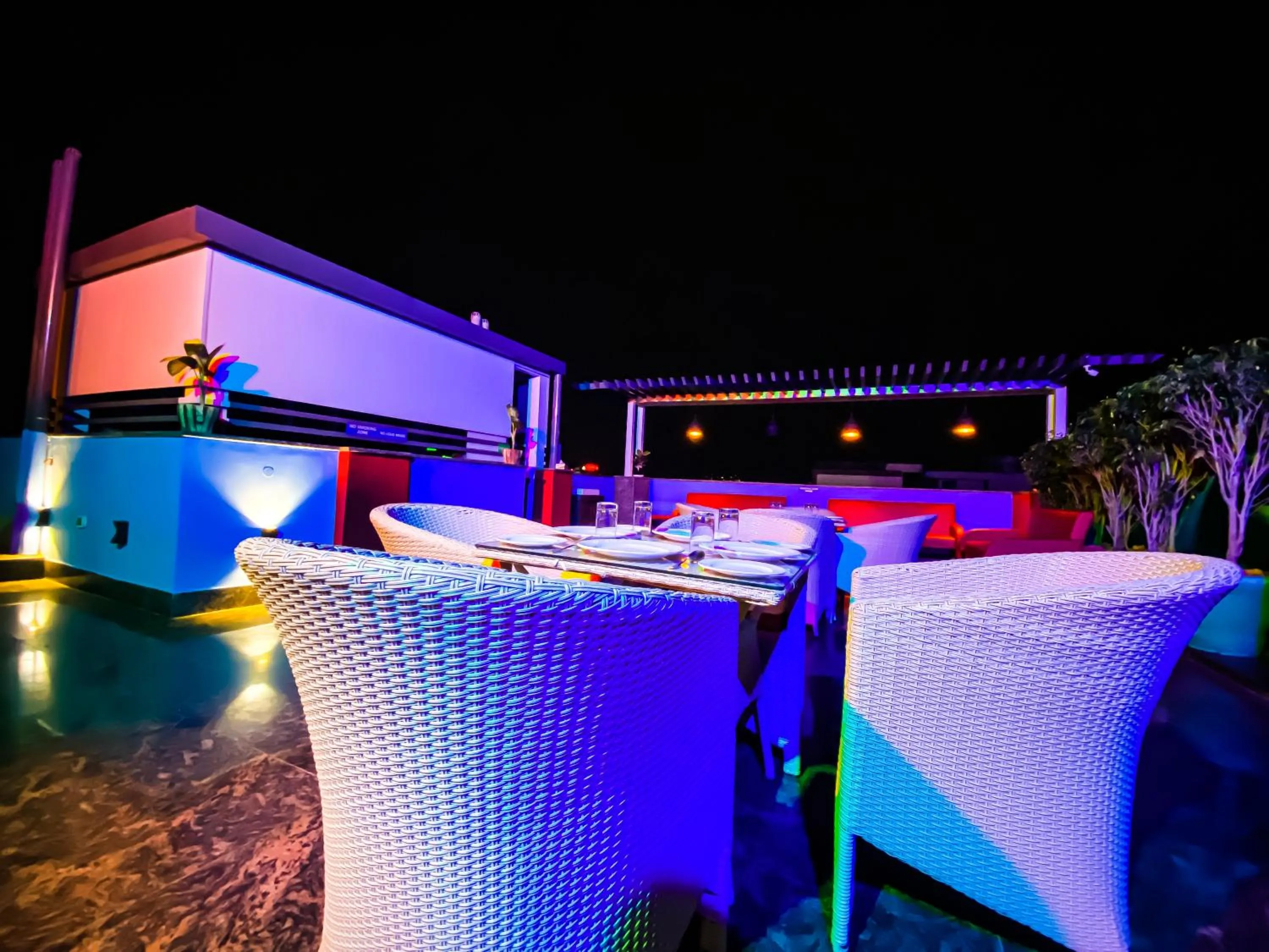 Dining area in Sky Suites Huda City Center