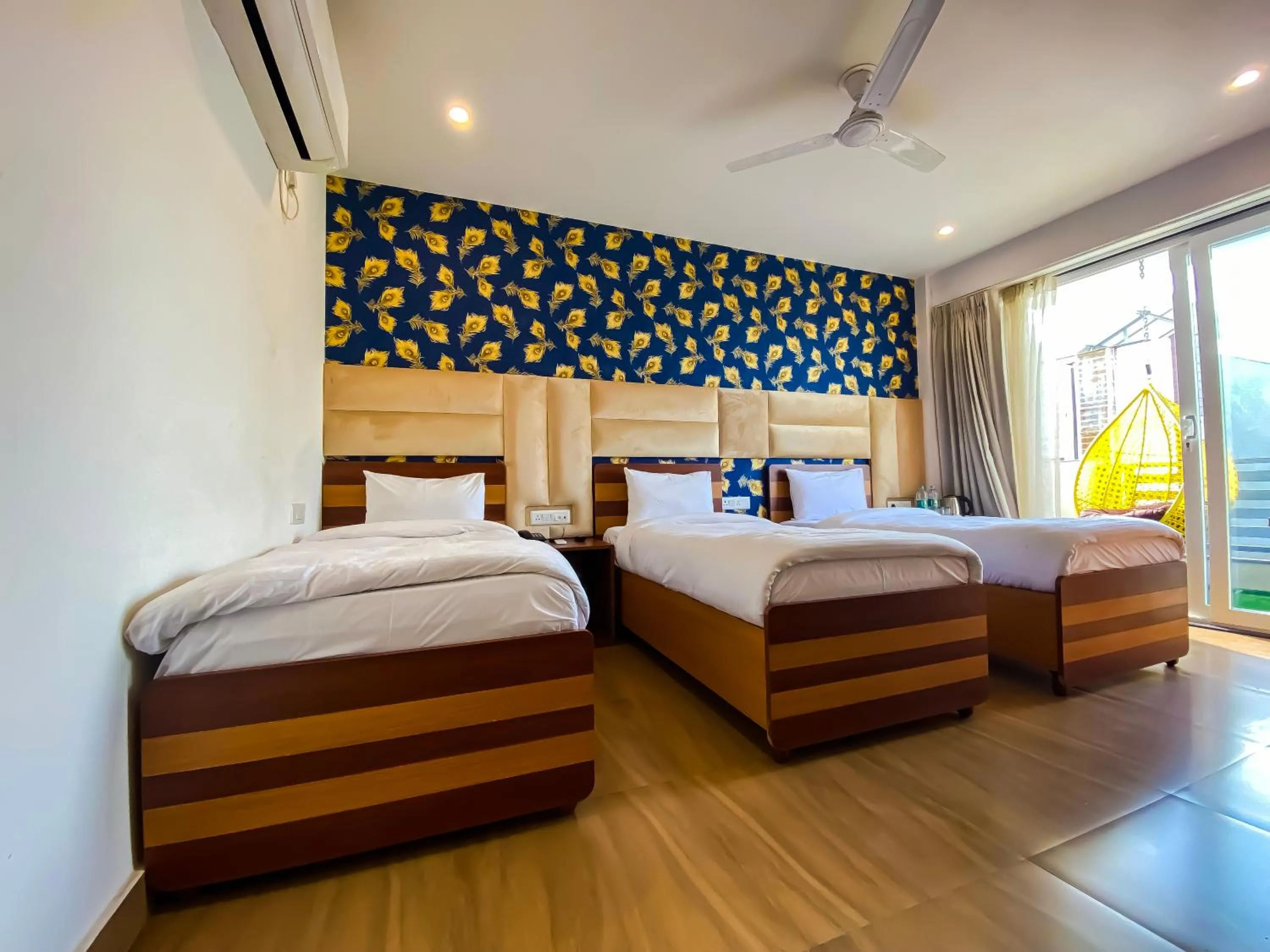 Bed in Sky Suites Huda City Center