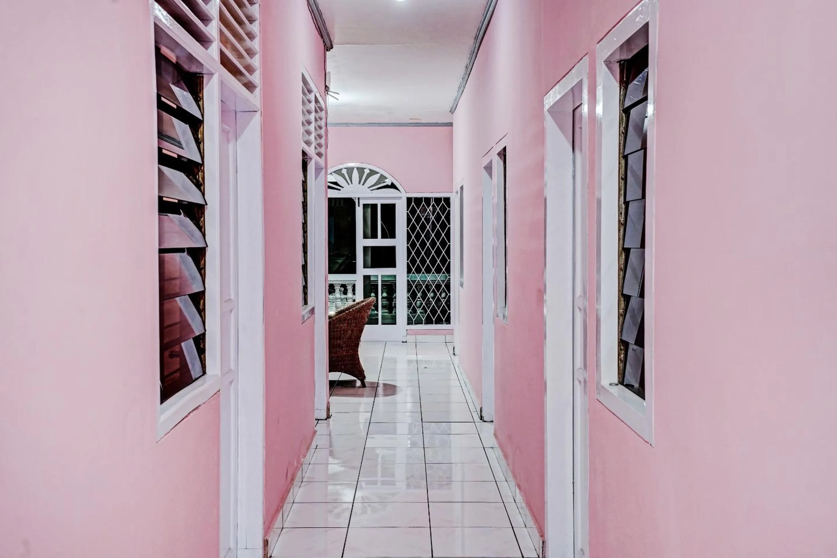 Lobby or reception in OYO 90289 Lestari Syariah Homestay