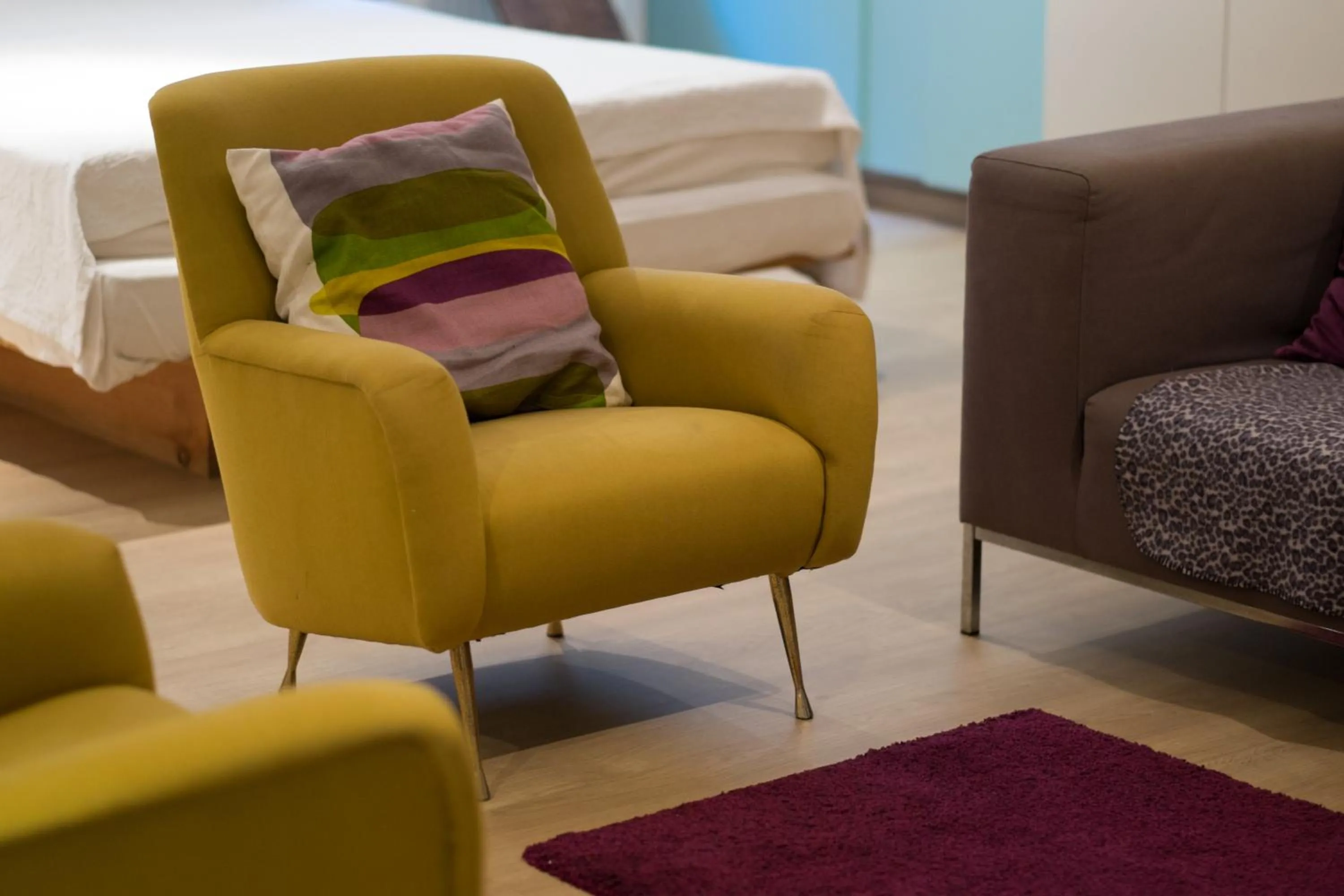 Seating area, Bed in B&B Tempelhof