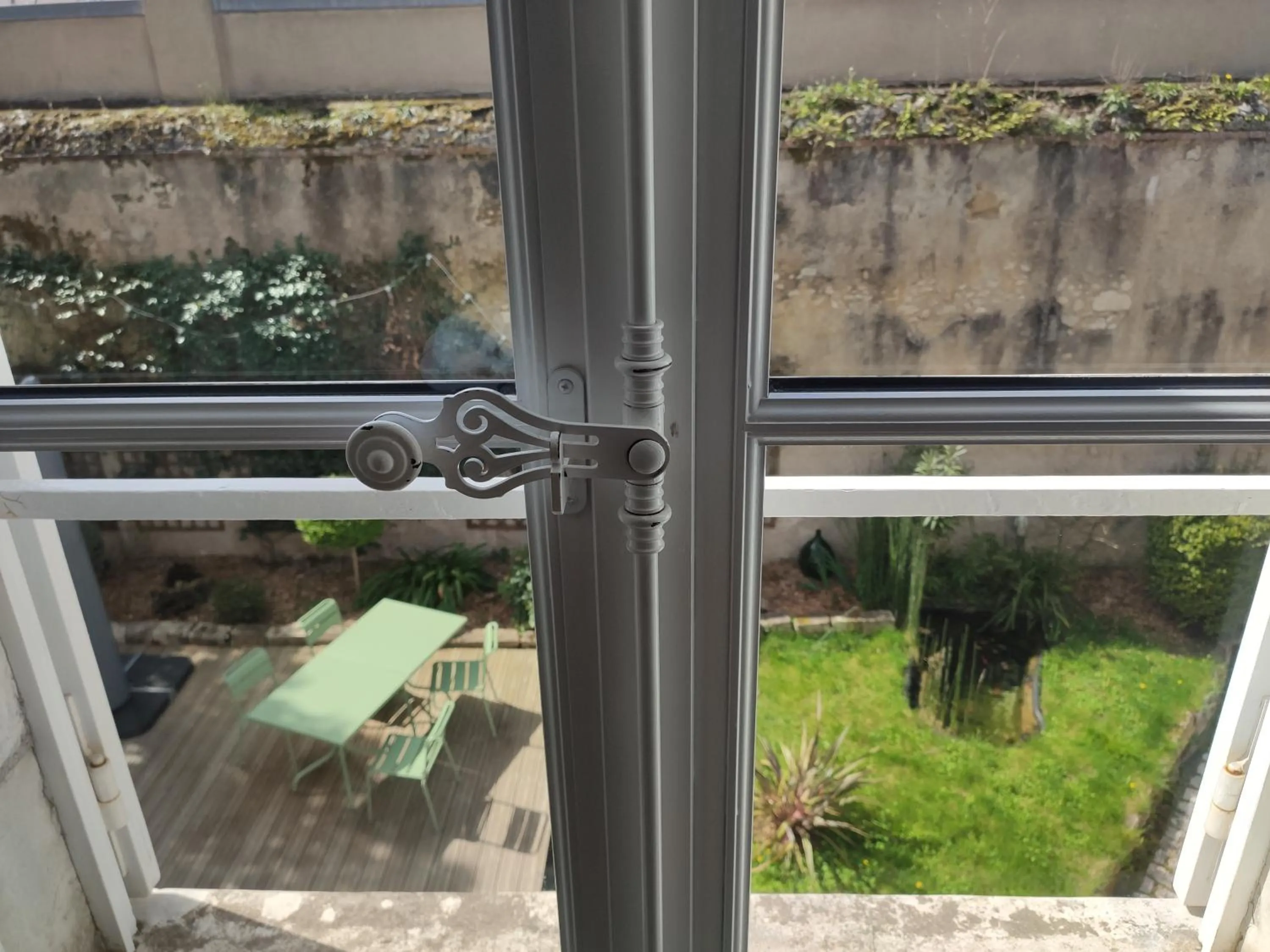 Garden view in DEMEURE DES CORDELIERS avec parking privé