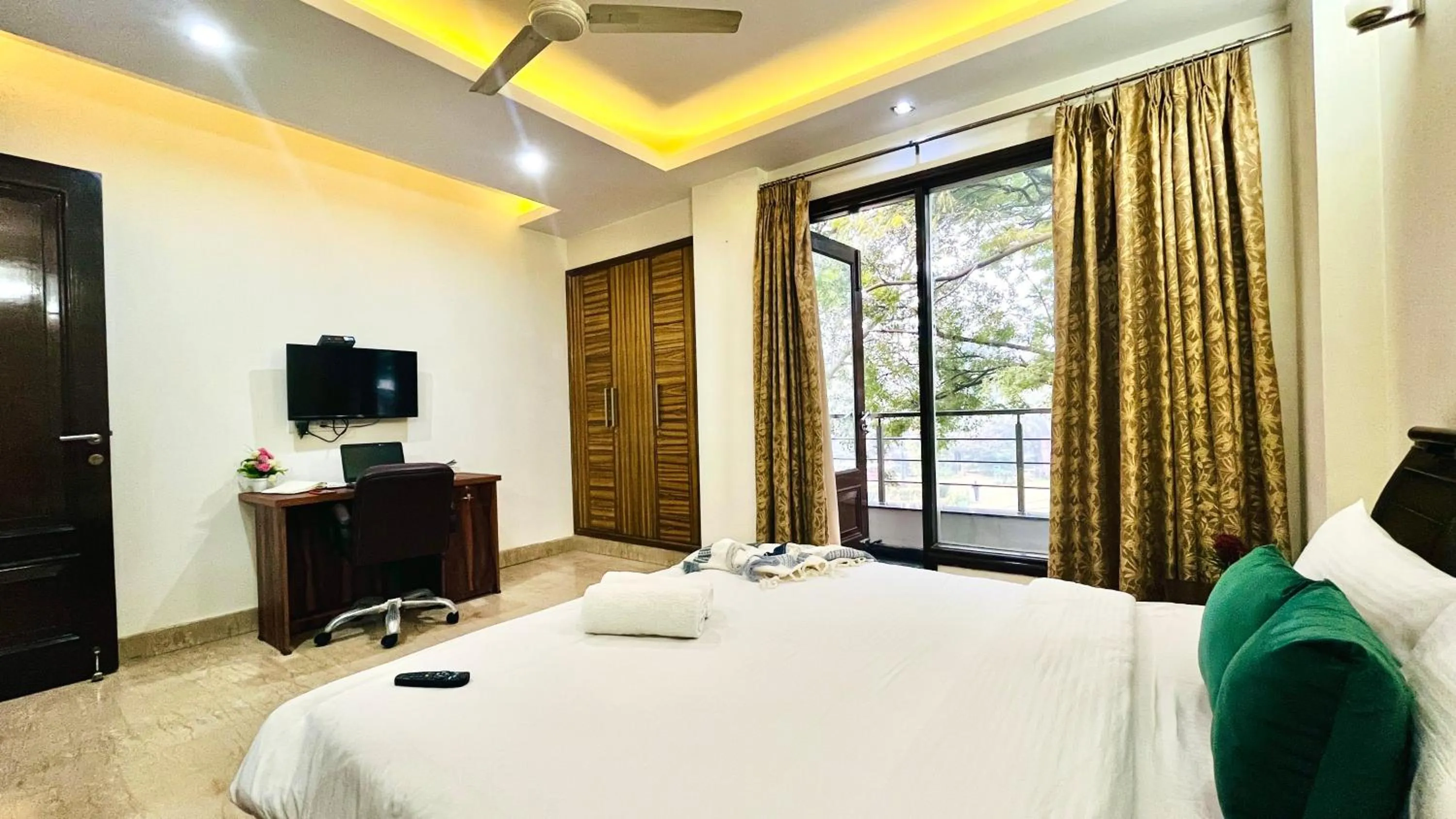 TV and multimedia, Bed in BluO Park Facing 3BHK- Lift, Balcony, Parking