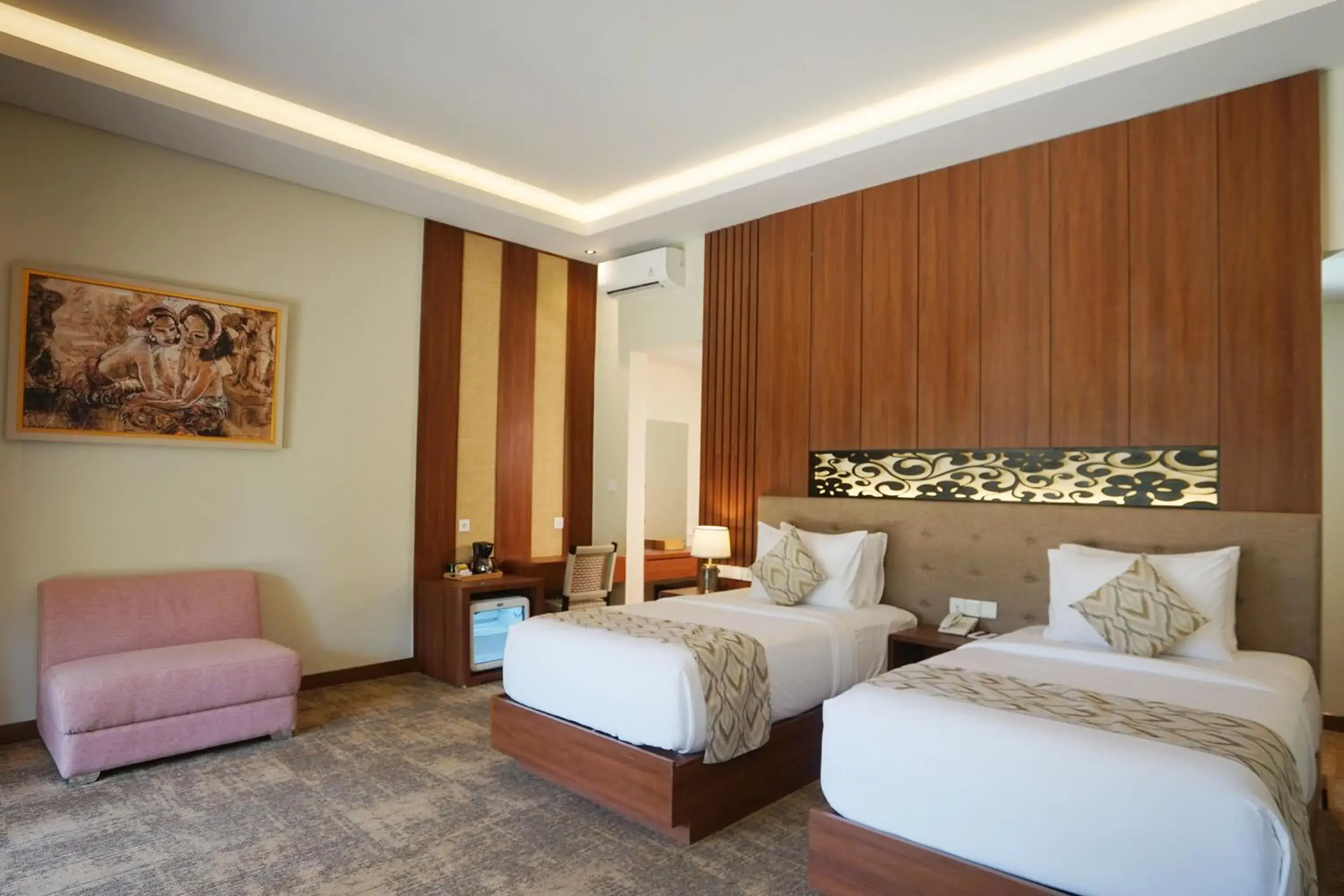 Suite Twin Room in The Grand Villandra Resort Lovina Suite Twin Room in The Grand Villandra Resort Lovina