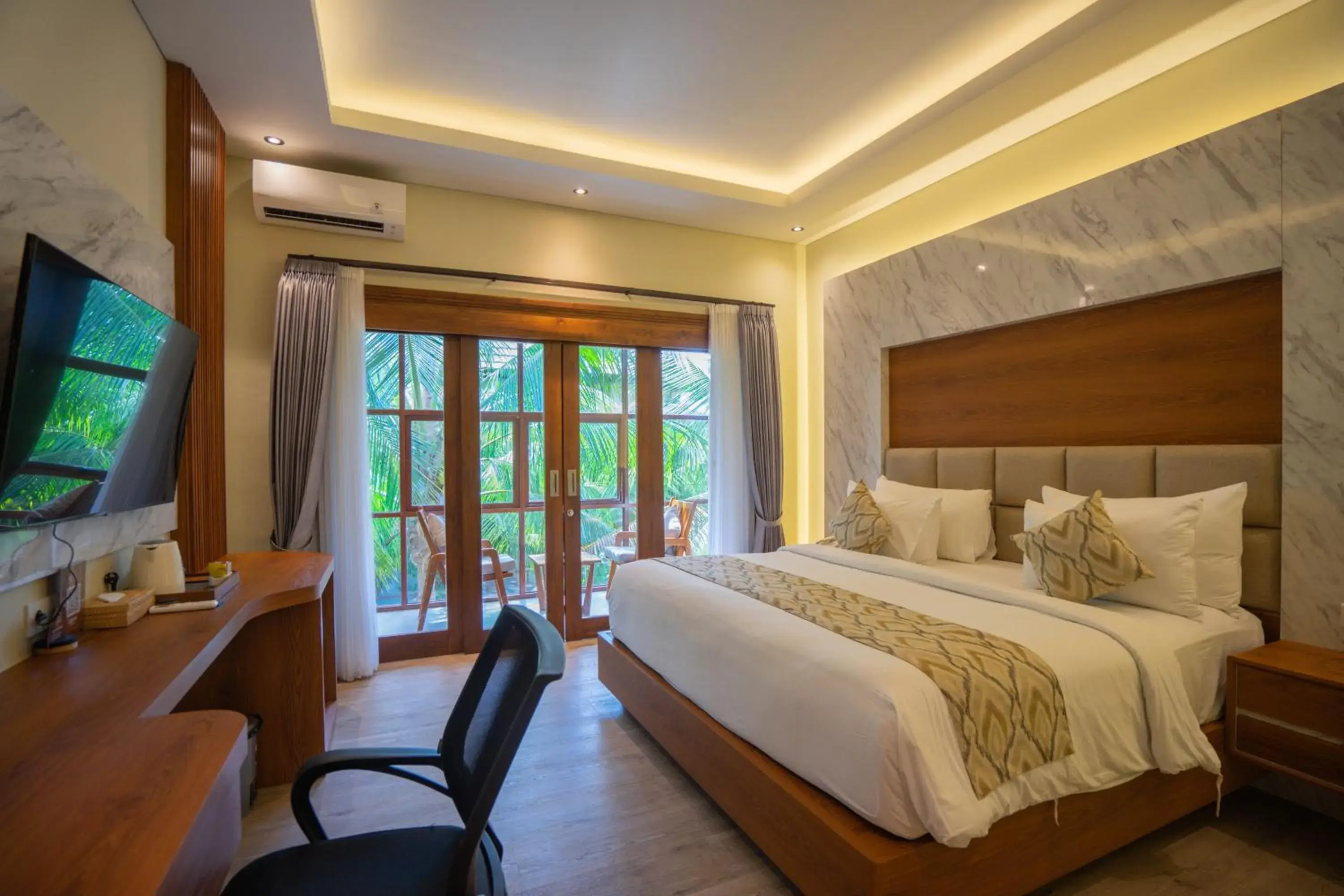 Deluxe King Room in The Grand Villandra Resort Lovina Deluxe King Room in The Grand Villandra Resort Lovina