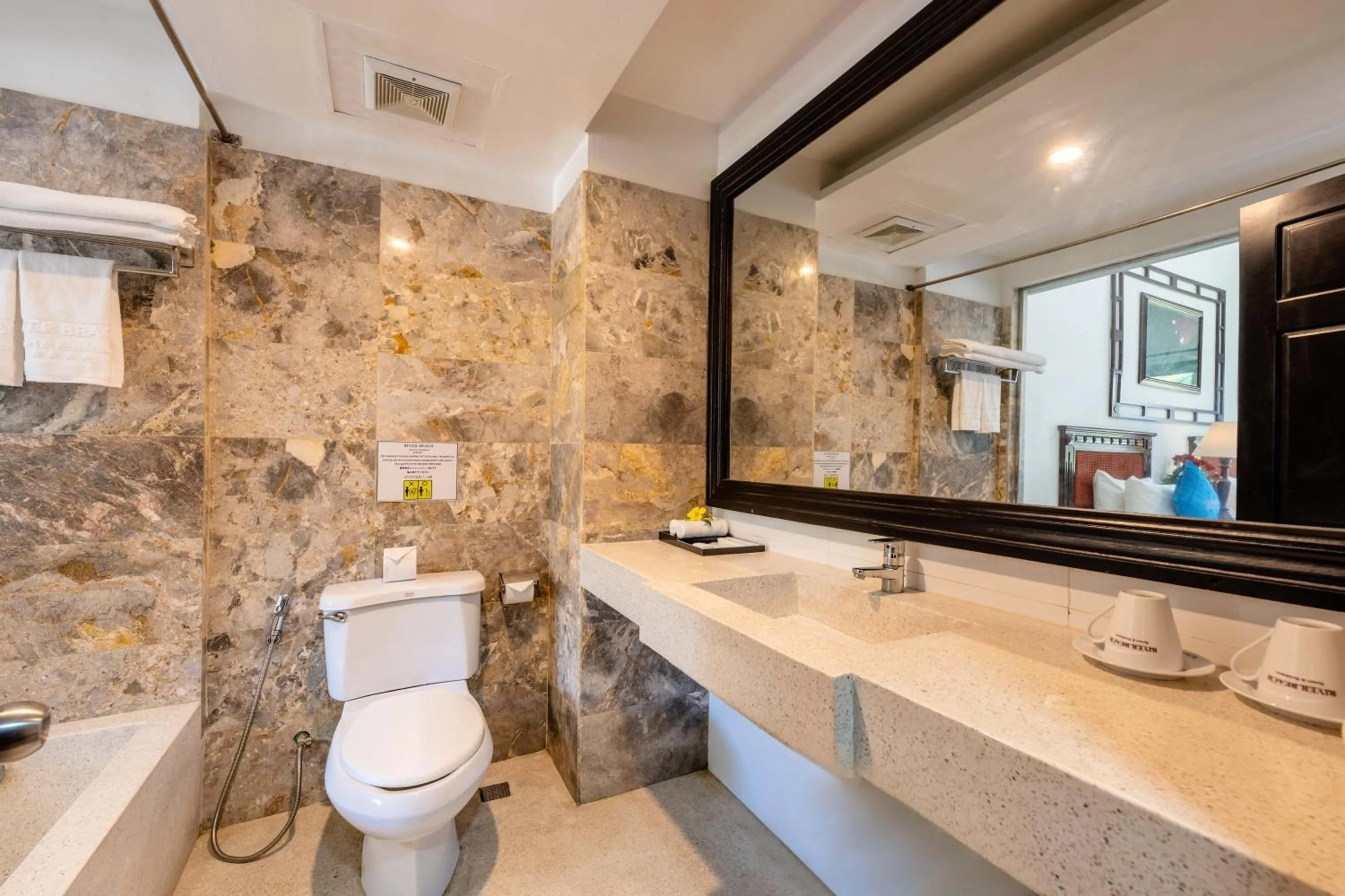 Shower in River Beach Resort & Residences