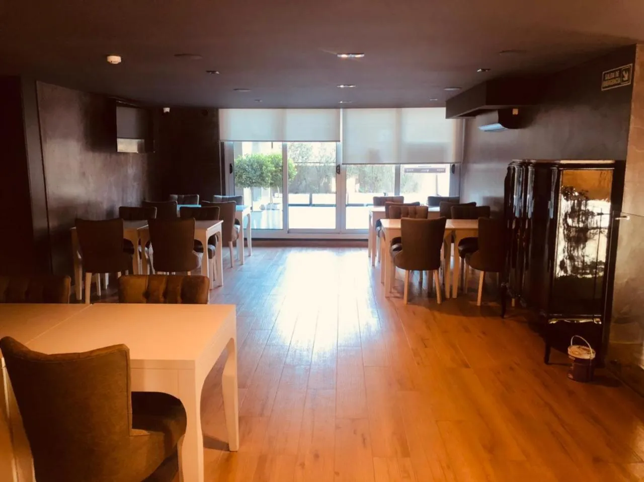 Restaurant/places to eat in Hotel Soho Suites