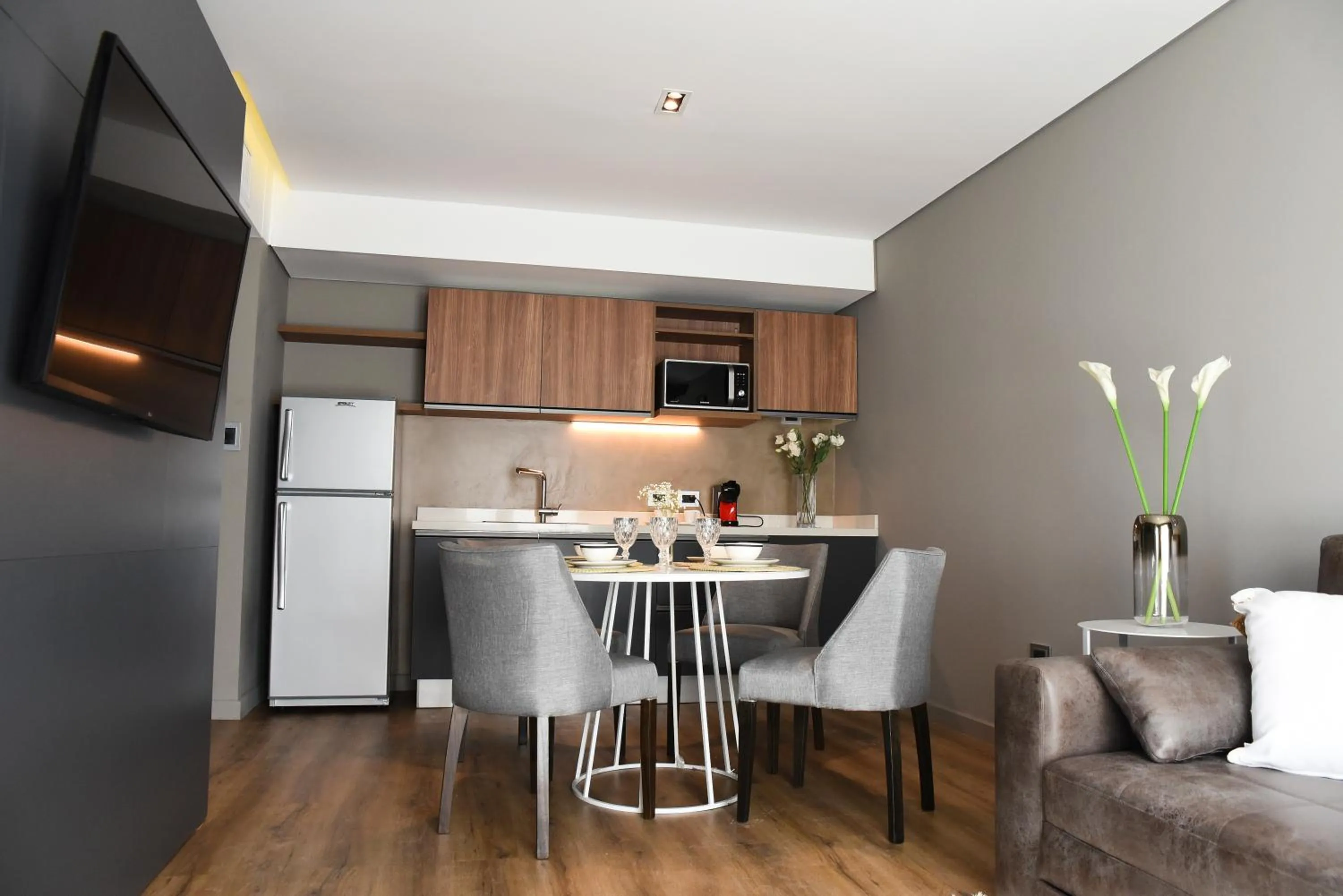 Dining area in Hotel Soho Suites