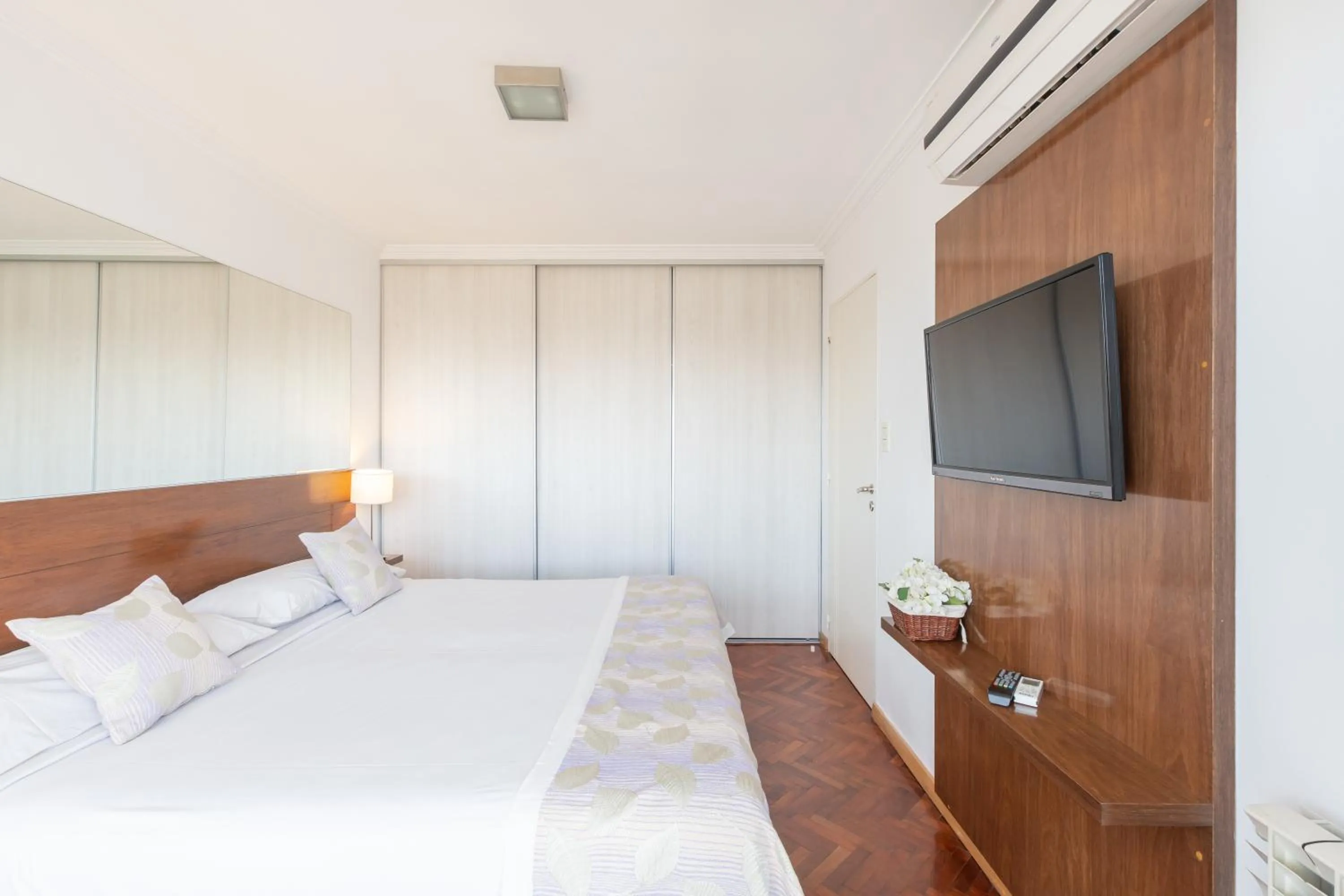 Photo of the whole room, Bed in AT Suites