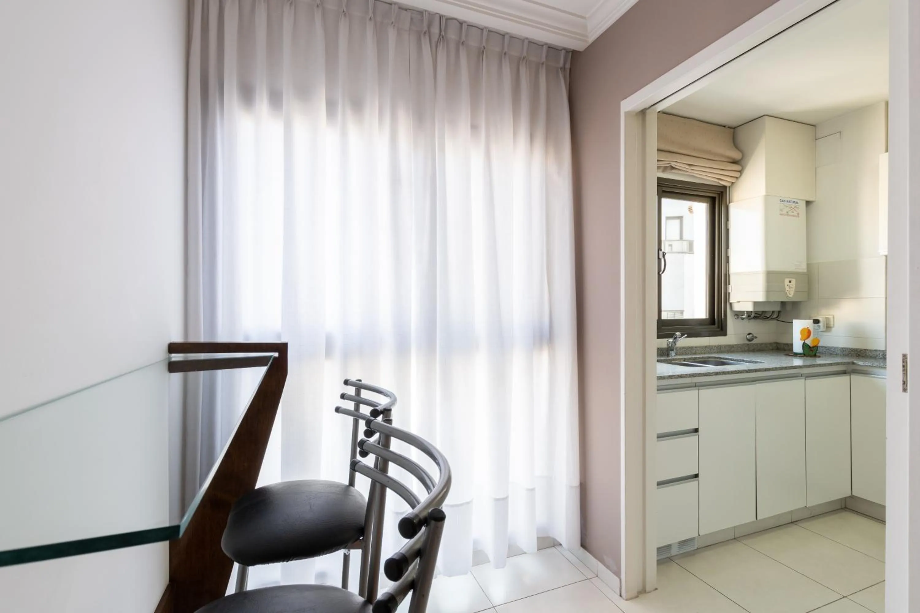 Kitchen or kitchenette in AT Suites