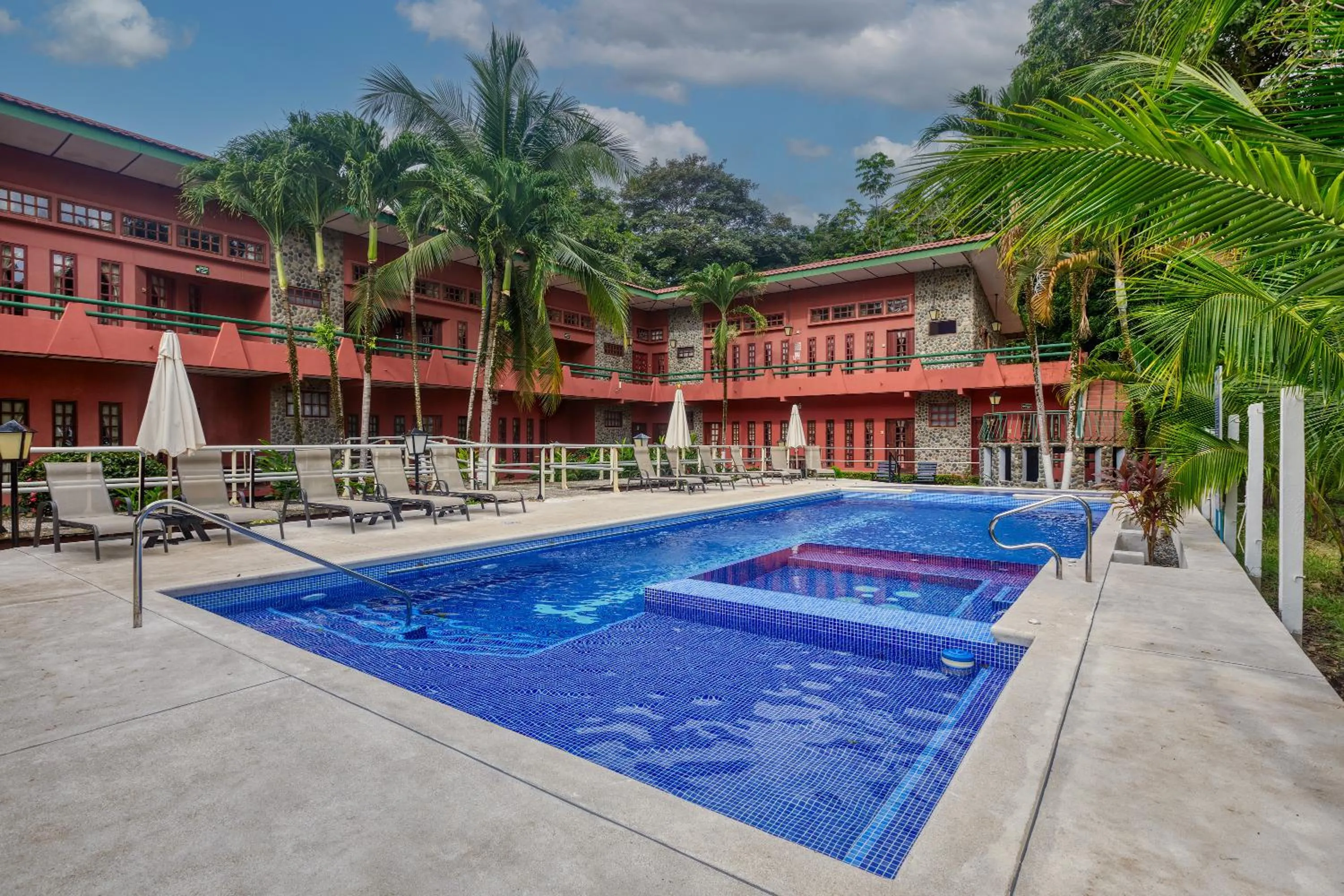 Swimming pool in Hotel Playa Bejuco