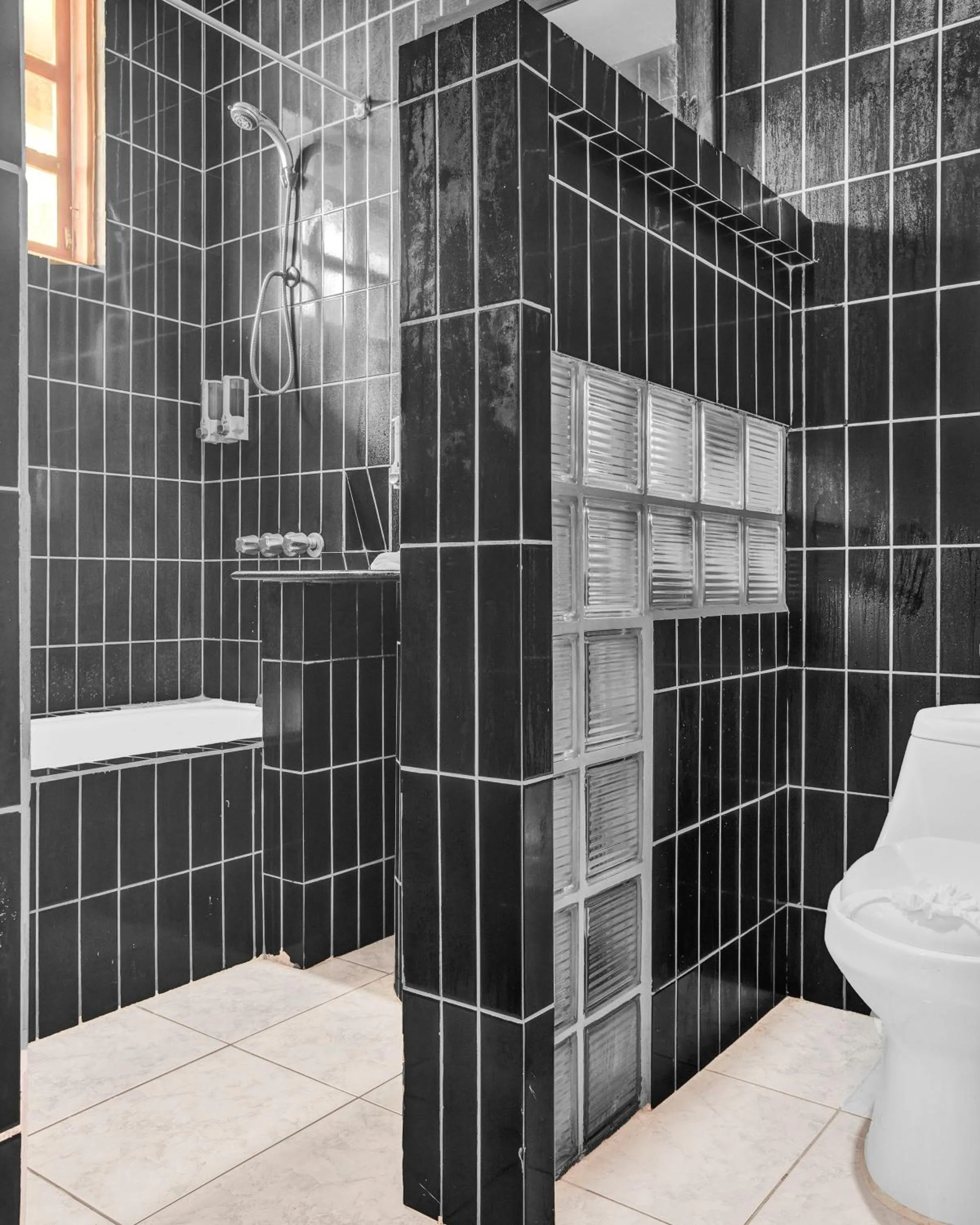 Shower in Hotel Playa Bejuco